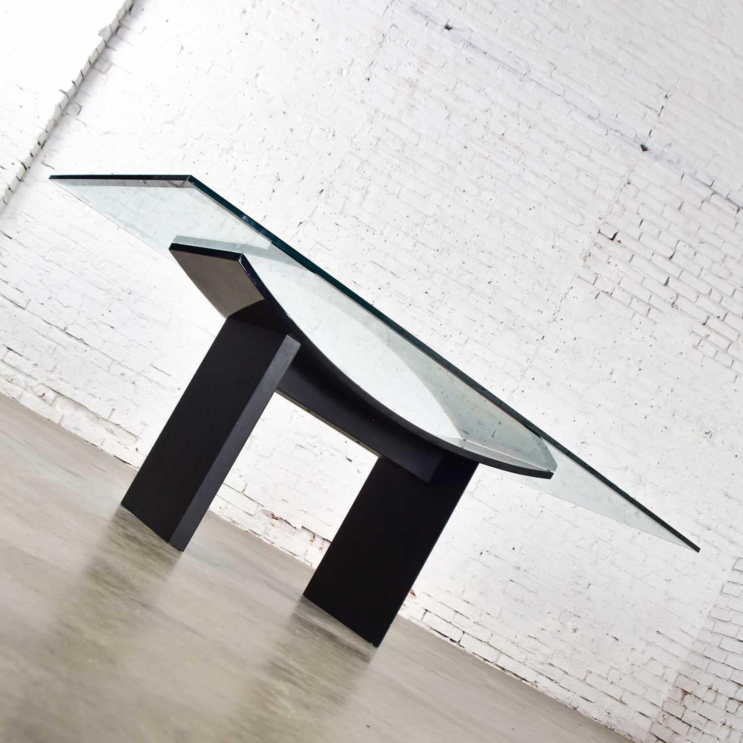 Italian Dining Table by Pietro Costantini Black Lacquer and Geometric Inlay In Good Condition For Sale In Topeka, KS
