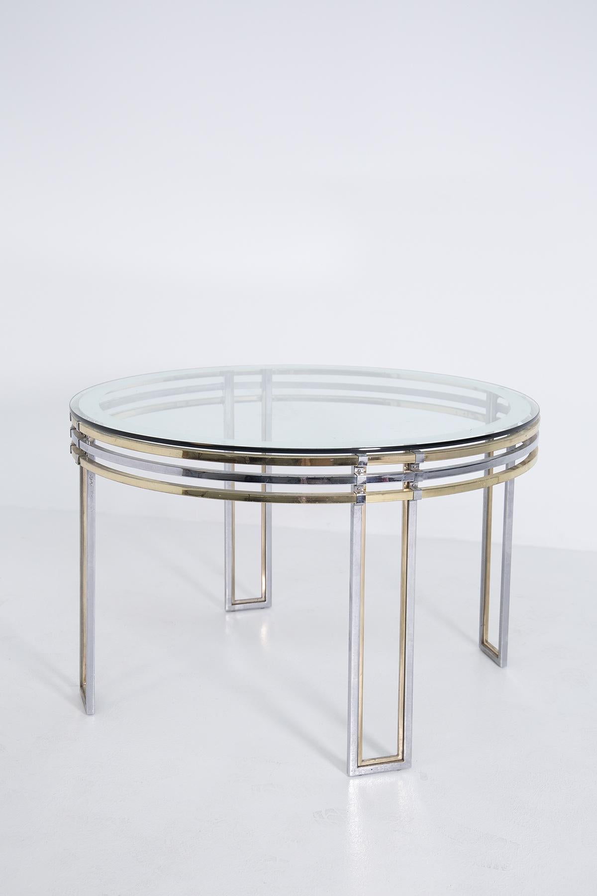 Geometric Italian round table by Romeo Rega from the 1970s.
Romeo Rega's Italian table is made of brass and steel slats.
Its elegant beauty given by its cleverly spaced brass and steel brackets make this product very sophisticated and accurate in