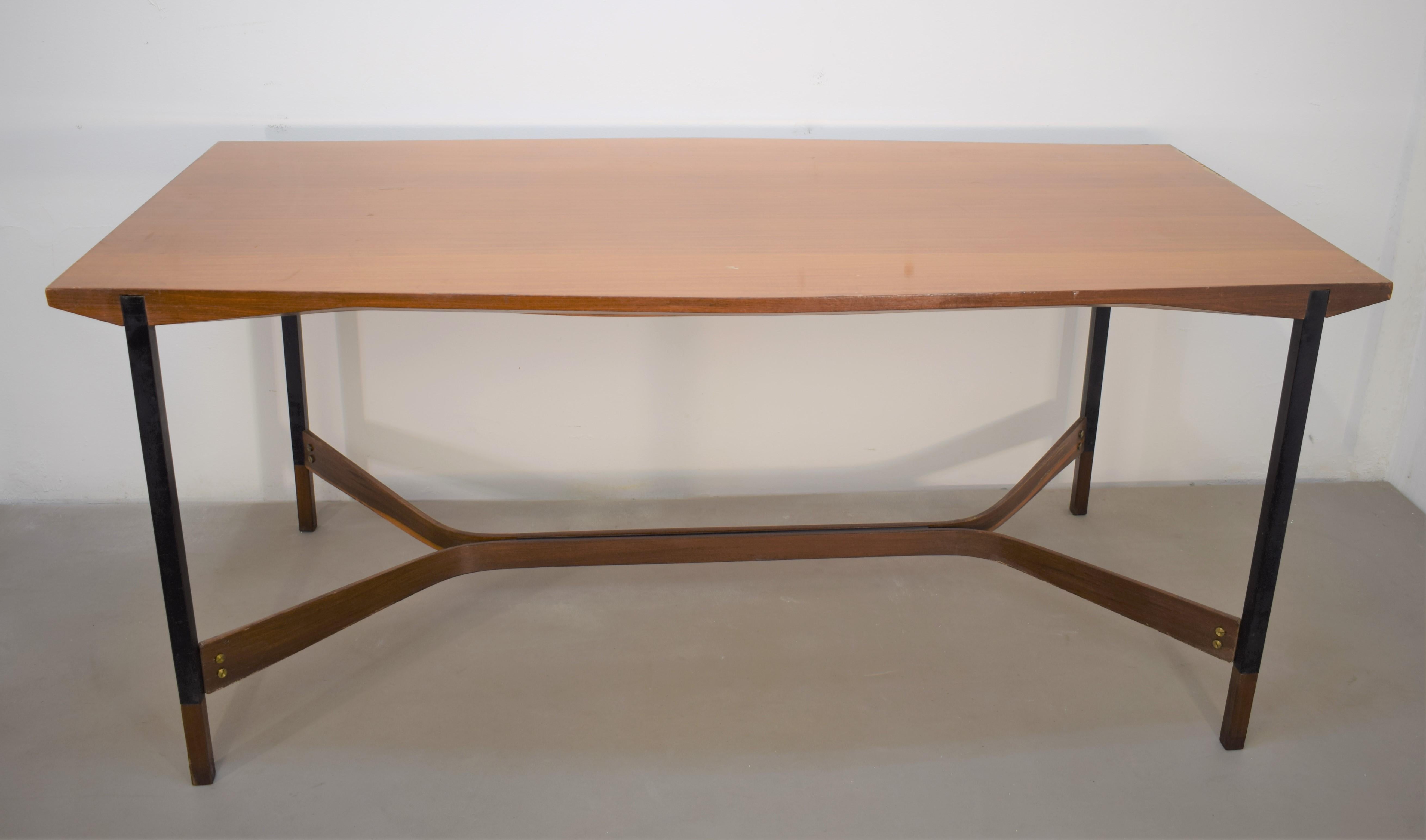 Mid-Century Modern Italian dining table, Cantù production, 1960s For Sale