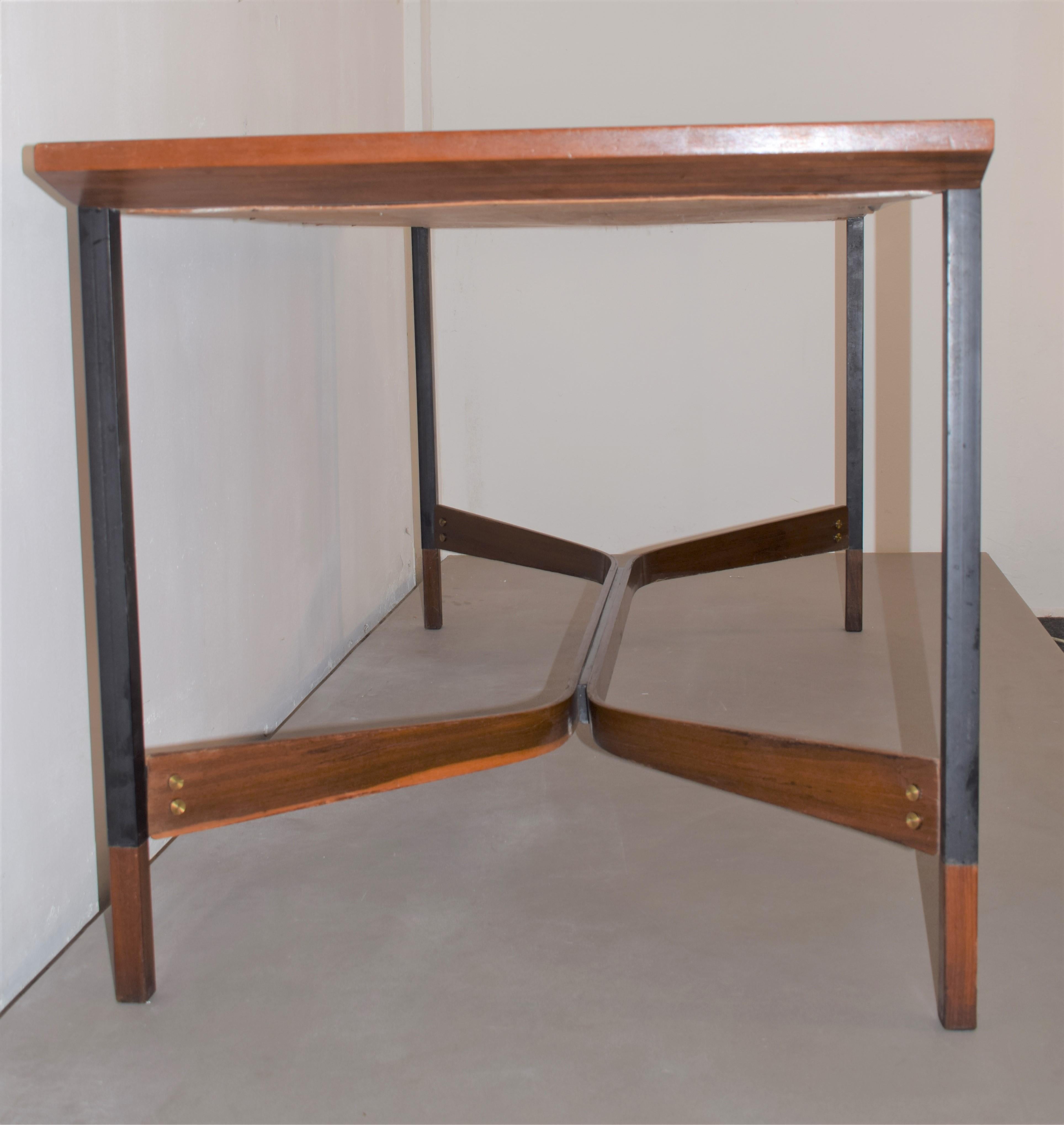 Italian dining table, Cantù production, 1960s For Sale 1