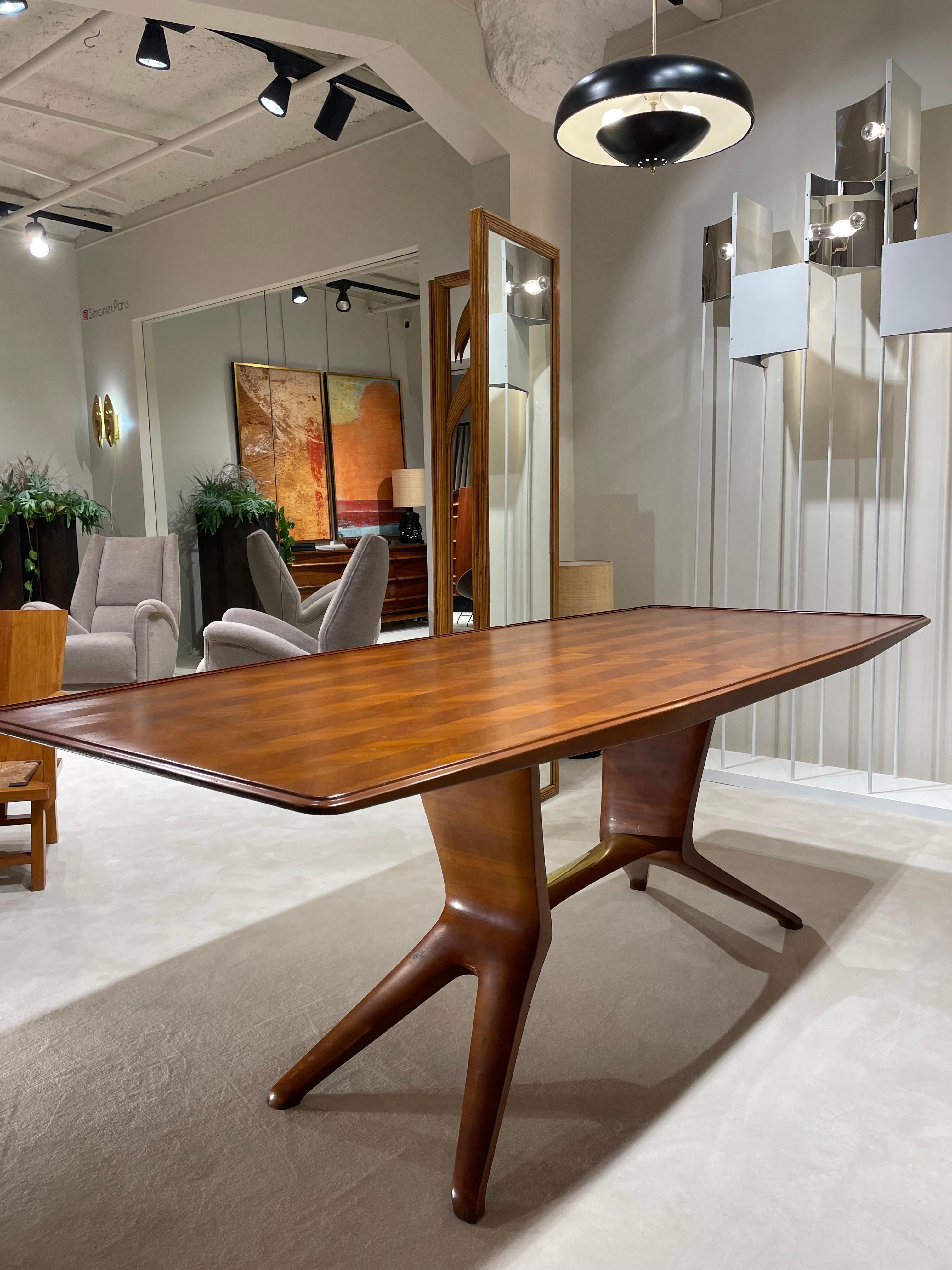 Postmoderne Table à manger italienne en bois de frêne en vente