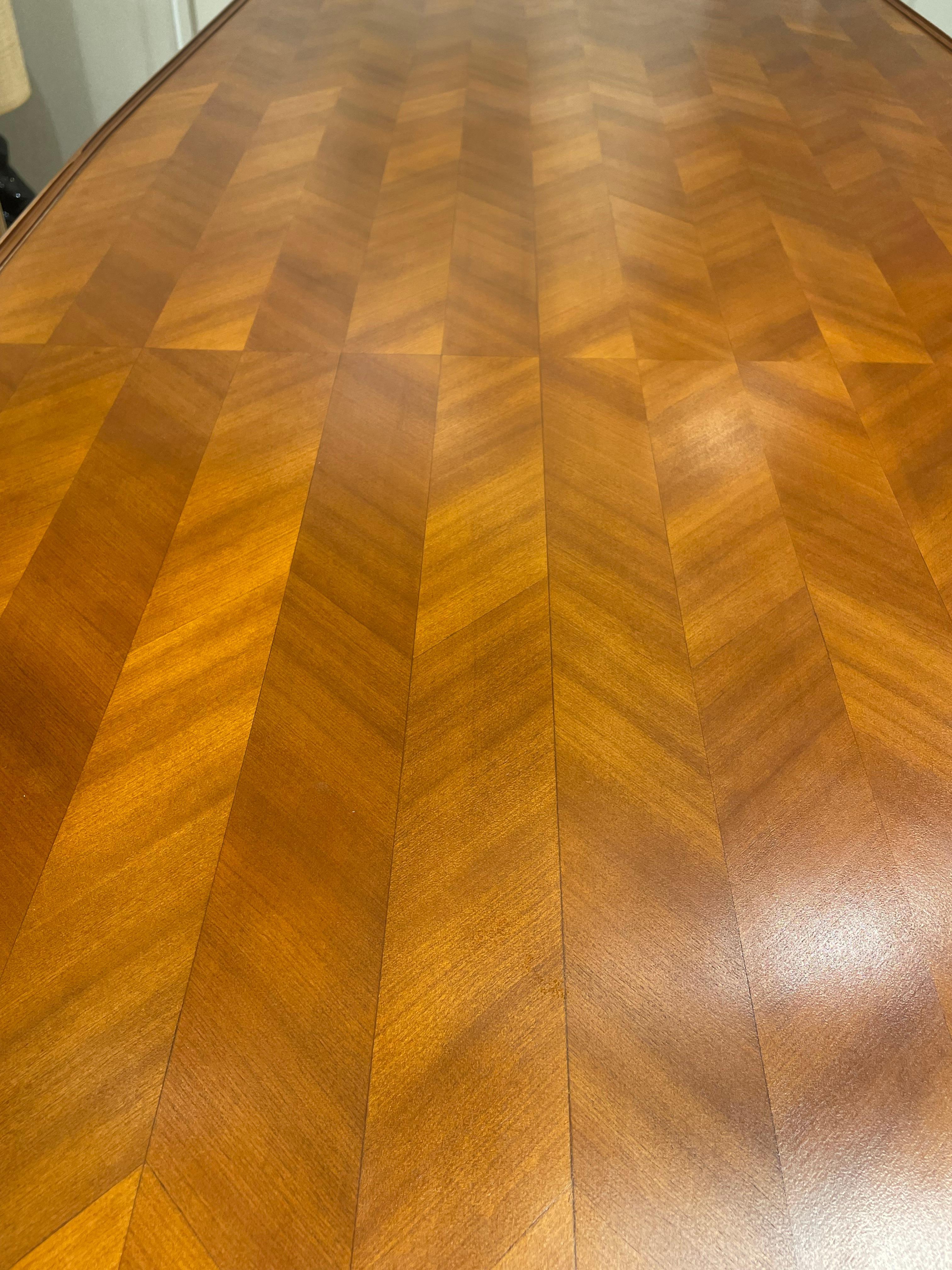 Table à manger italienne en bois de frêne en vente 1