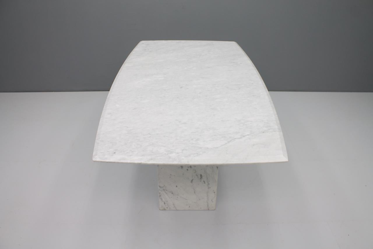 Mid-Century Modern Italian Dining Table in White Carrara Marble with a Boat-Shaped Top, 1970s