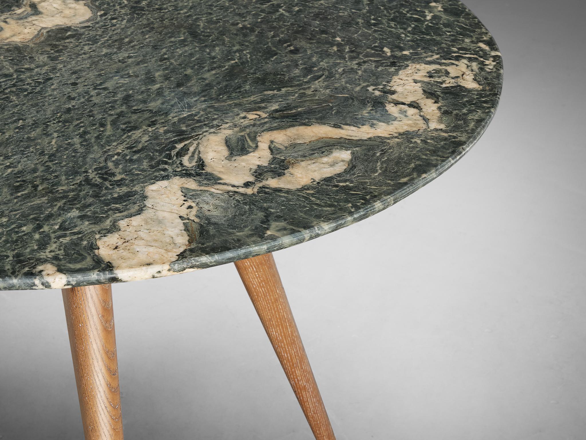 Art déco Table de salle à manger italienne en châtaignier cérusé et marbre vert  en vente