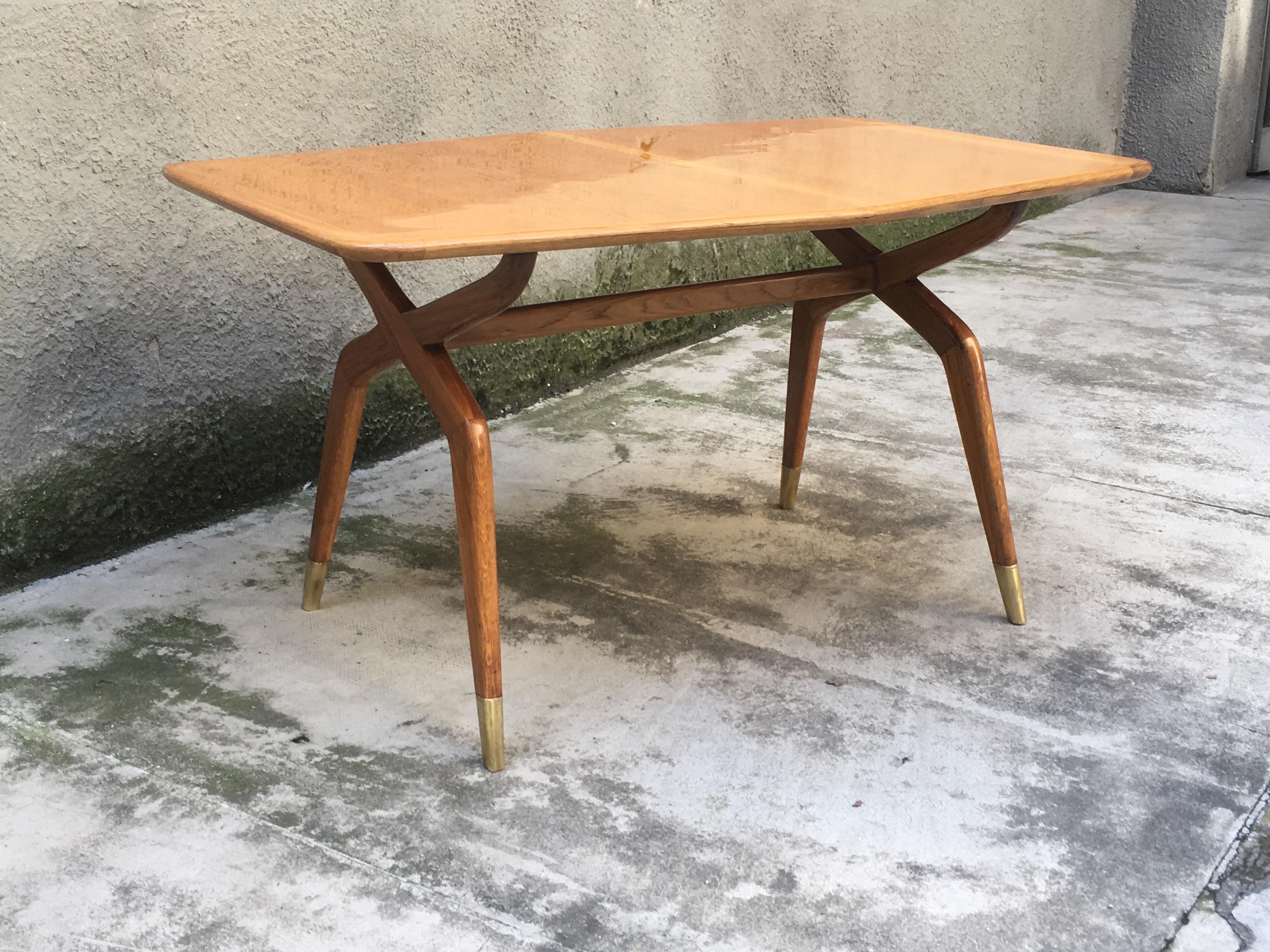 Beautiful table with hexagonal top, edged in solid wood, with brass feet and 