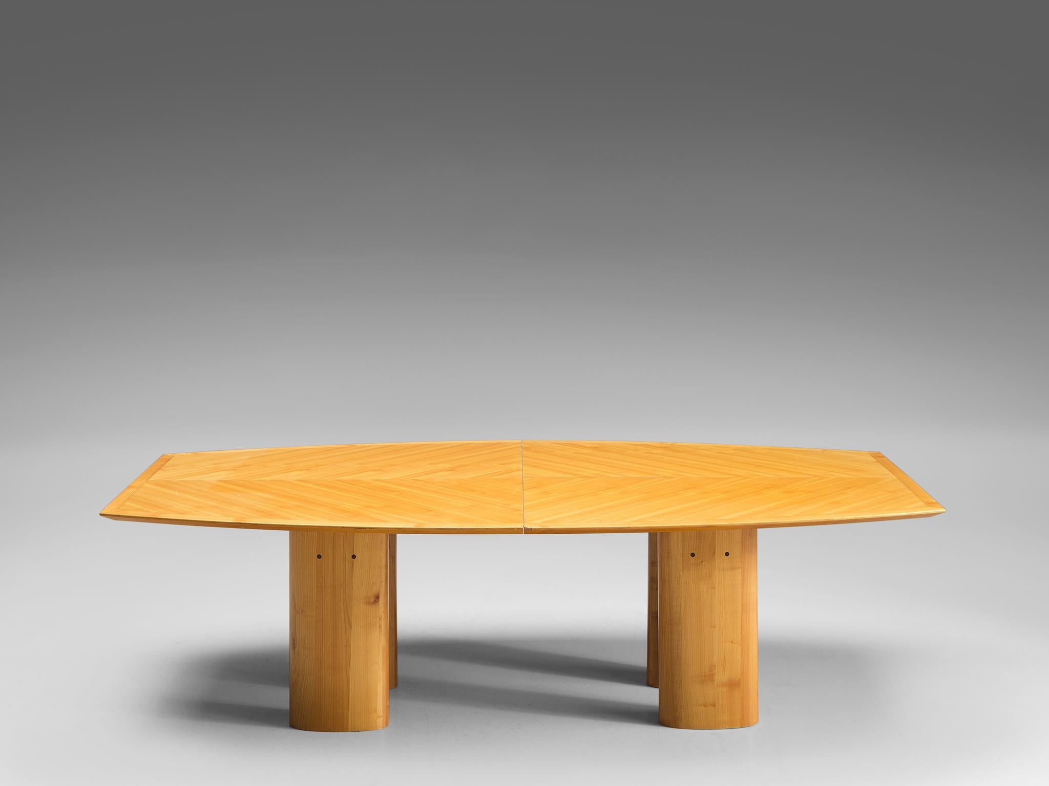 Italian dining table, beech, Italy, 1970s

This sculptural table not only features four oval legs but also a boat shaped top. The top is highlighted with beautiful beech grains and actually constists out of two similar parts. The bright and warm