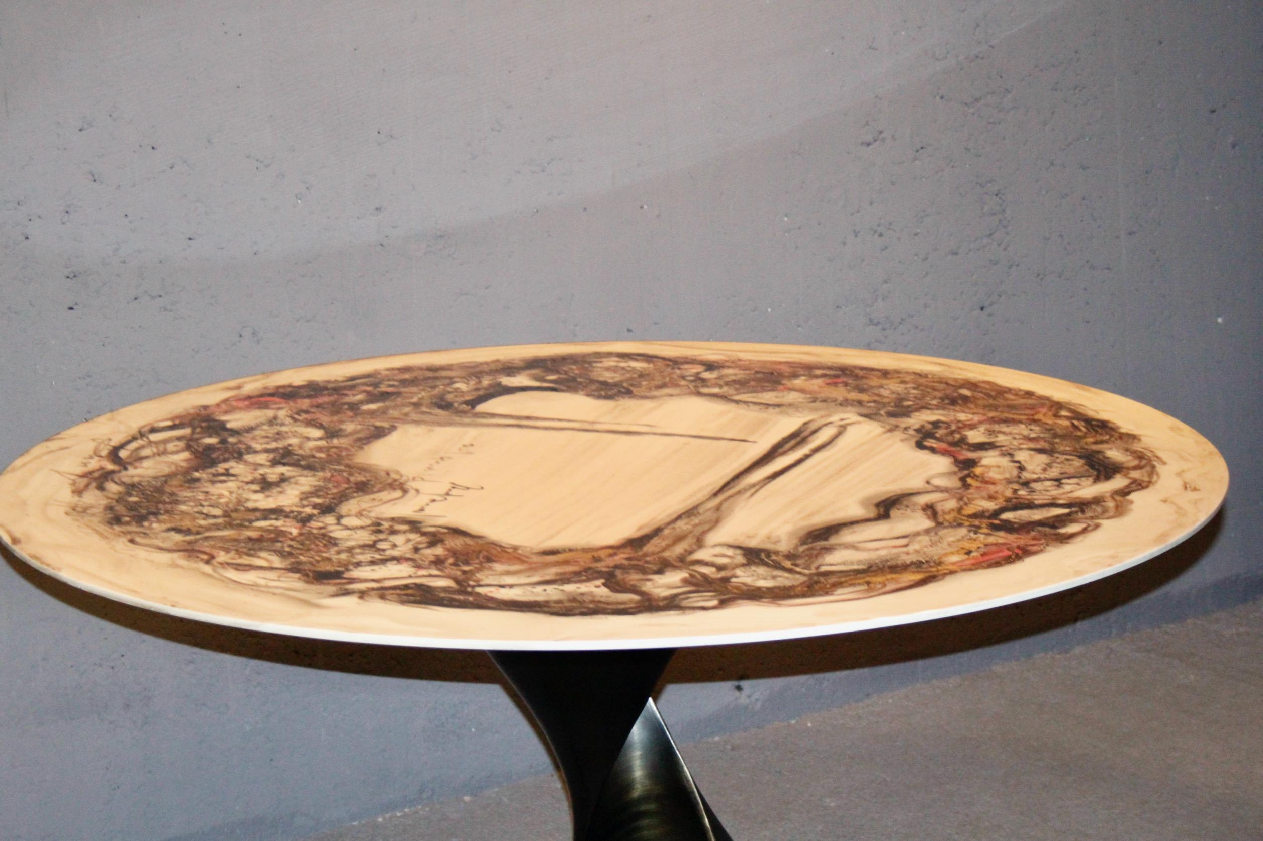 Table de salle à manger italienne en métal et résine en vente 1