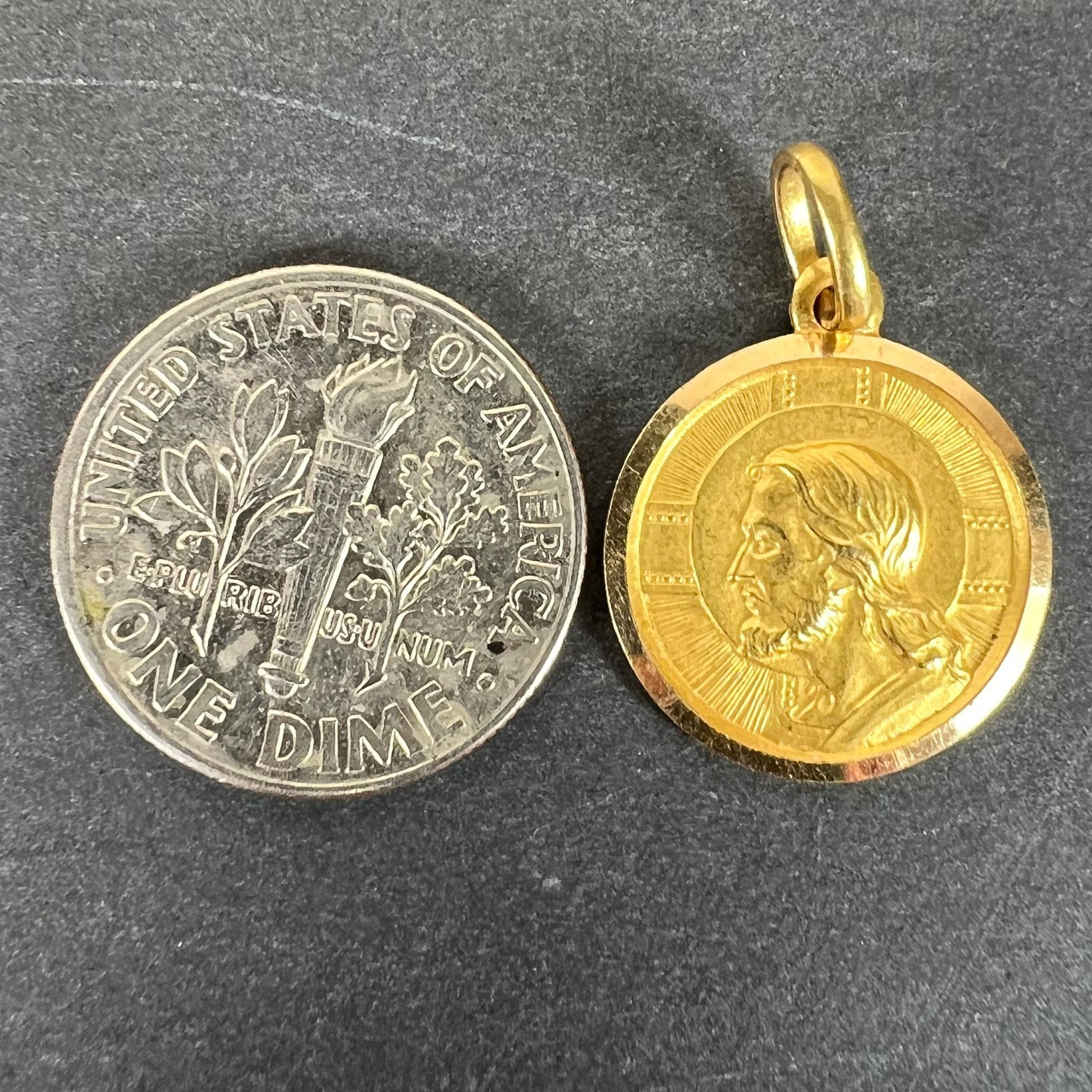 Ciondolo Charm in oro giallo 18 carati con Dio Ti Protegga in vendita 6