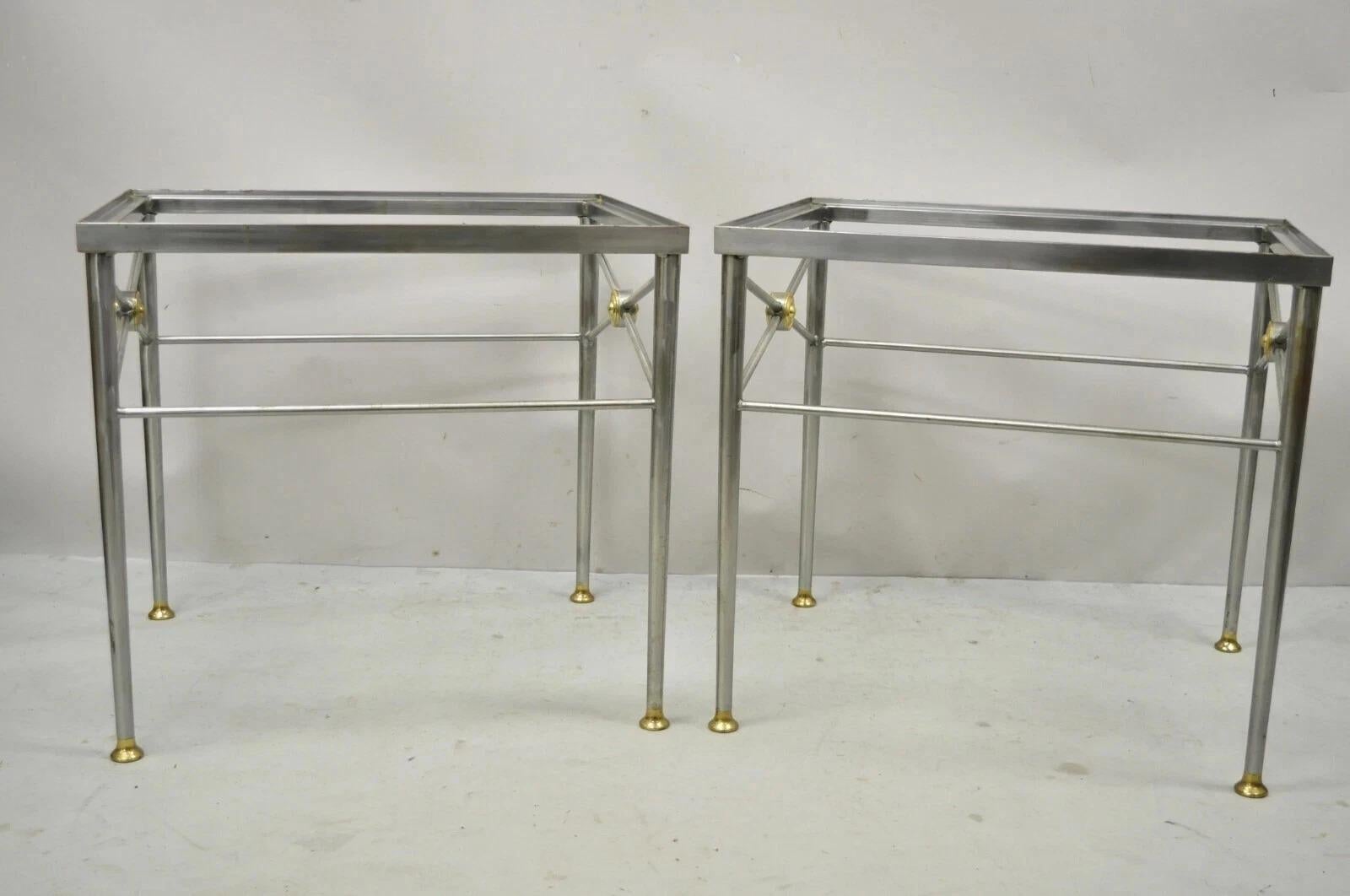Paire de tables d'appoint en acier brossé et laiton de style Maison Jansen du Directoire italien en vente 3