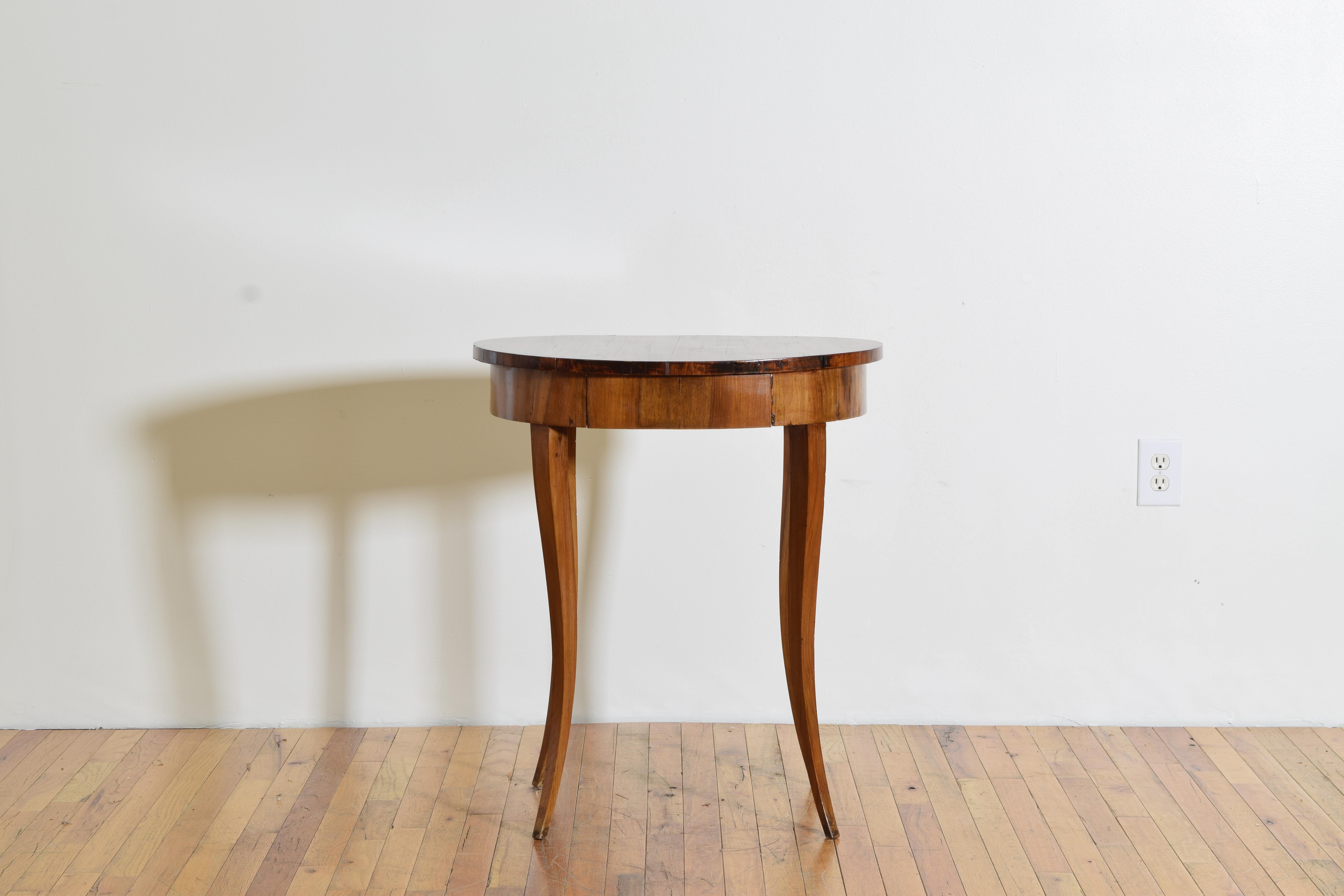 Hand-Carved Italian Directoire Period Veneered Oval 1-Drawer Table, circa 1830