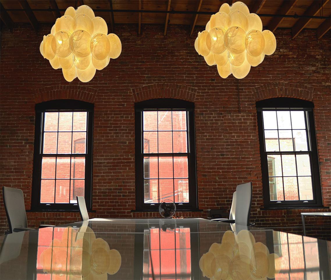 Italienischer Murano-Kronleuchter mit Scheibe im Angebot 1