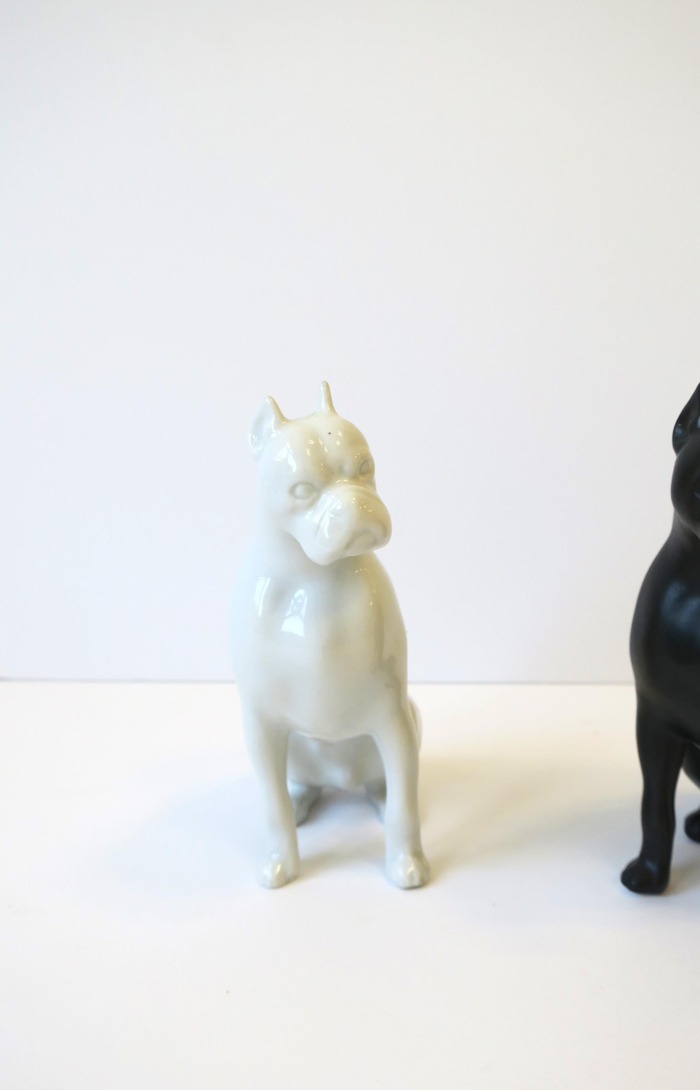 Paire de chiens italiens en porcelaine noire et blanche de Royal Dux Bohemia en vente 6
