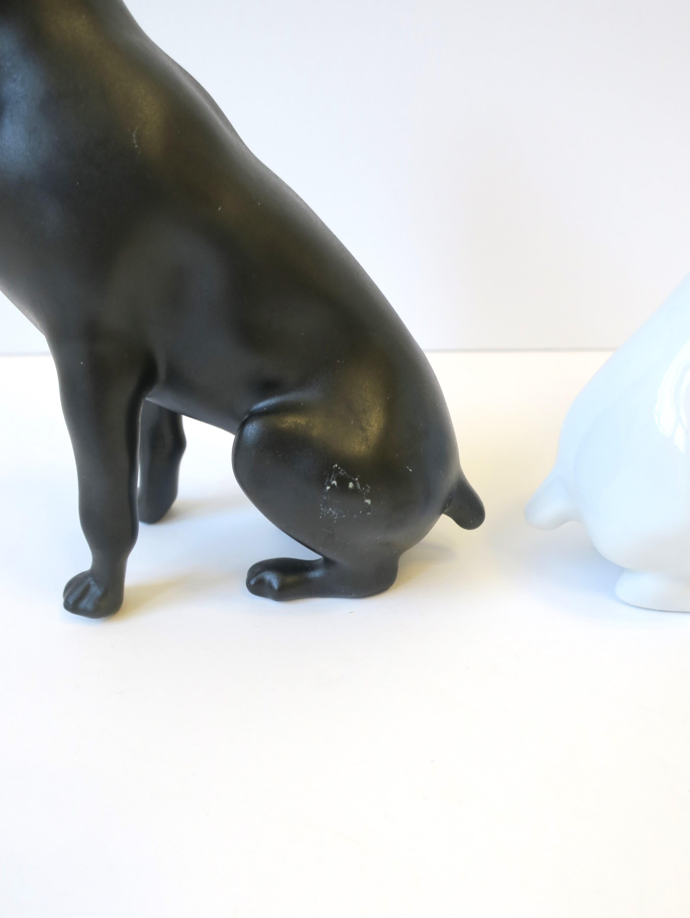 Paire de chiens italiens en porcelaine noire et blanche de Royal Dux Bohemia en vente 7