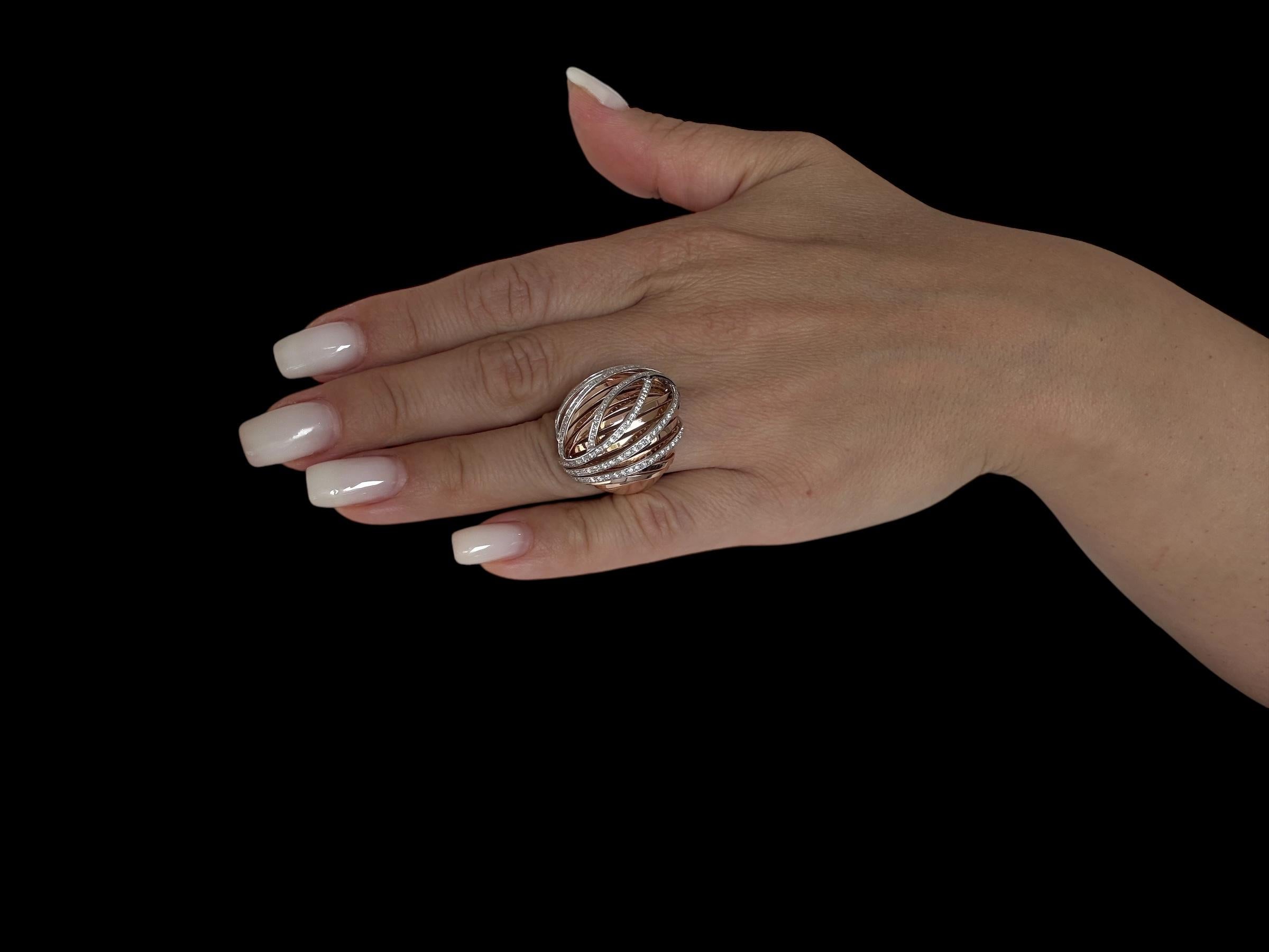 Moderne Bague dôme italienne en or blanc et rose avec diamants en vente