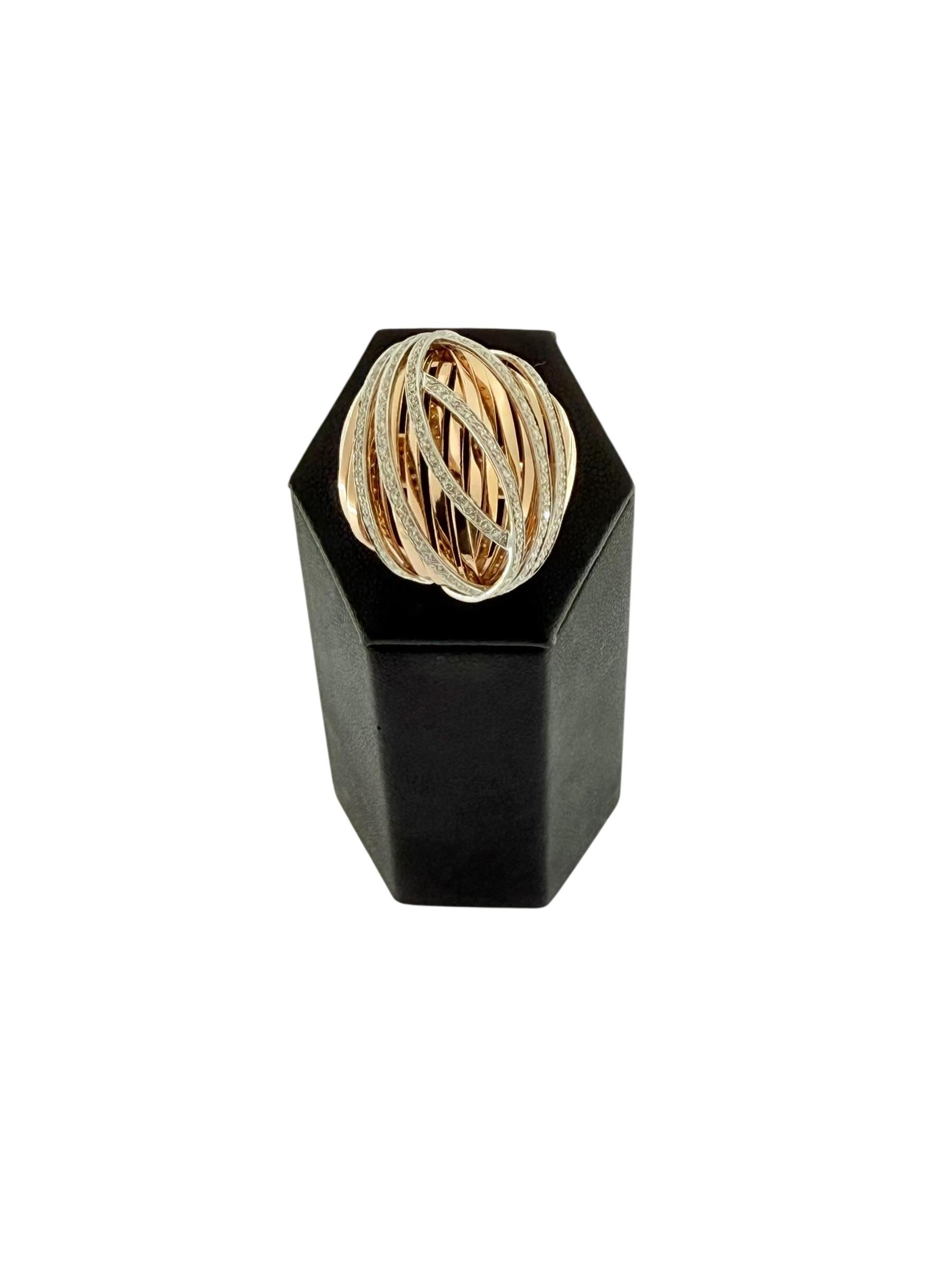 Taille brillant Bague dôme italienne en or blanc et rose avec diamants en vente
