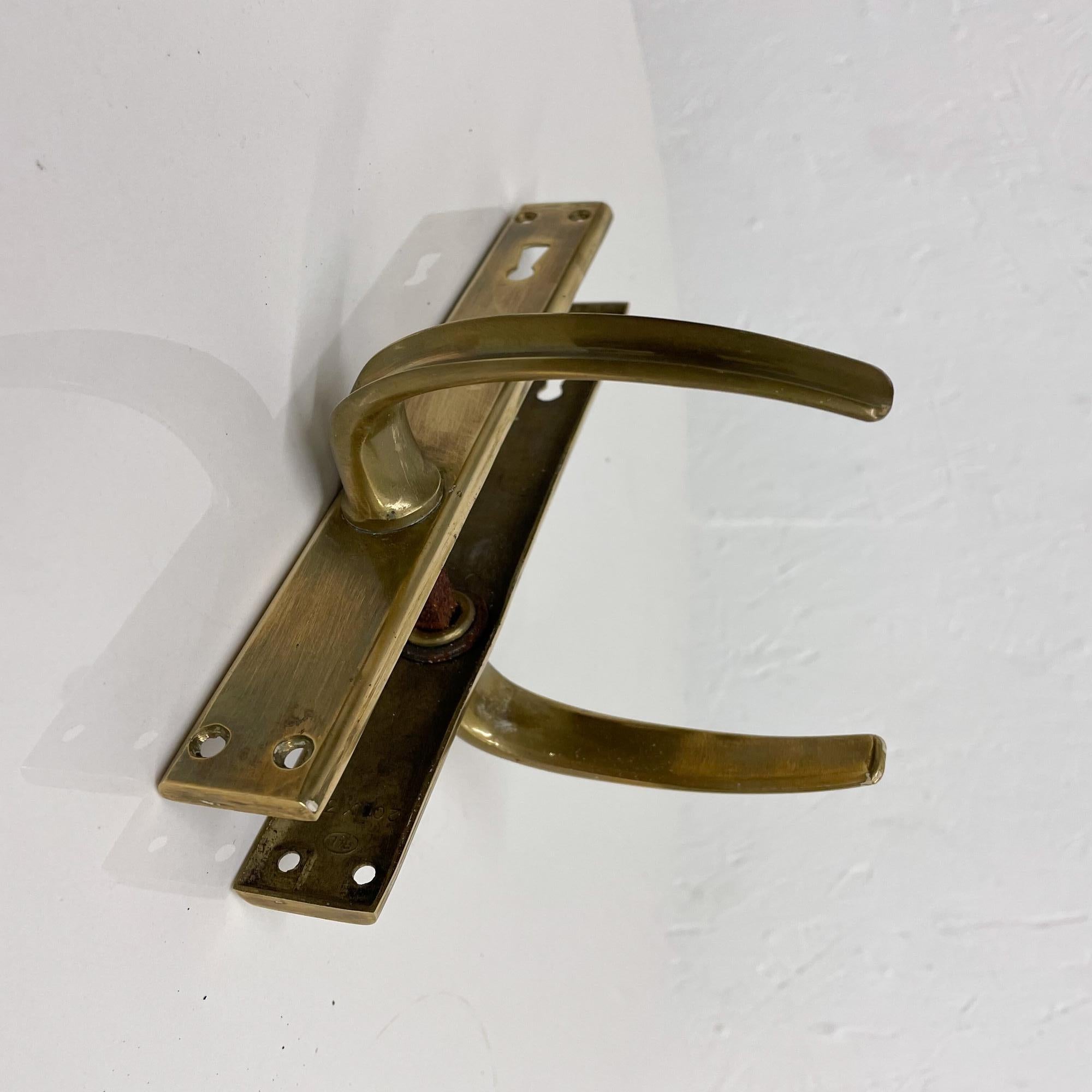 Rich Brass Italian Door Pull Handle & Plate Midcentury ITALY 1950s Gio Ponti In Good Condition For Sale In Chula Vista, CA