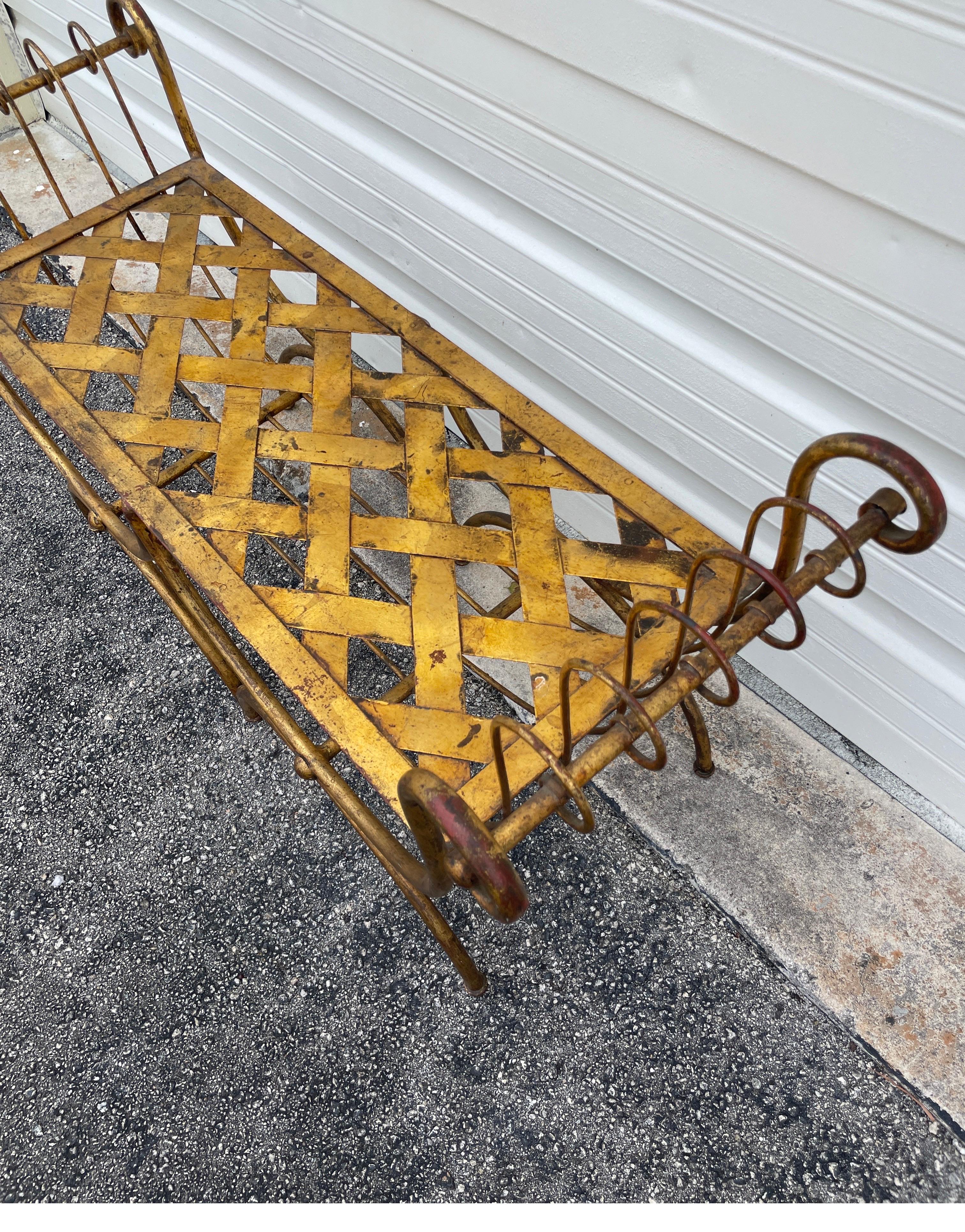 Banc italien en fer doré à double curule style Hollywood Regency Bon état - En vente à West Palm Beach, FL