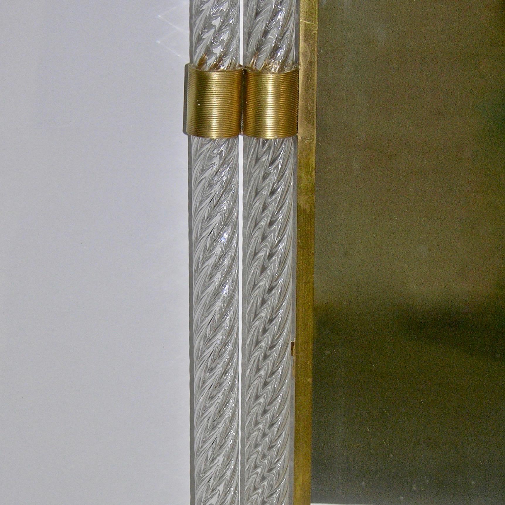 Italiano Specchio italiano in vetro di Murano a doppia cornice e cristallo ritorto con accenti in ottone dorato in vendita