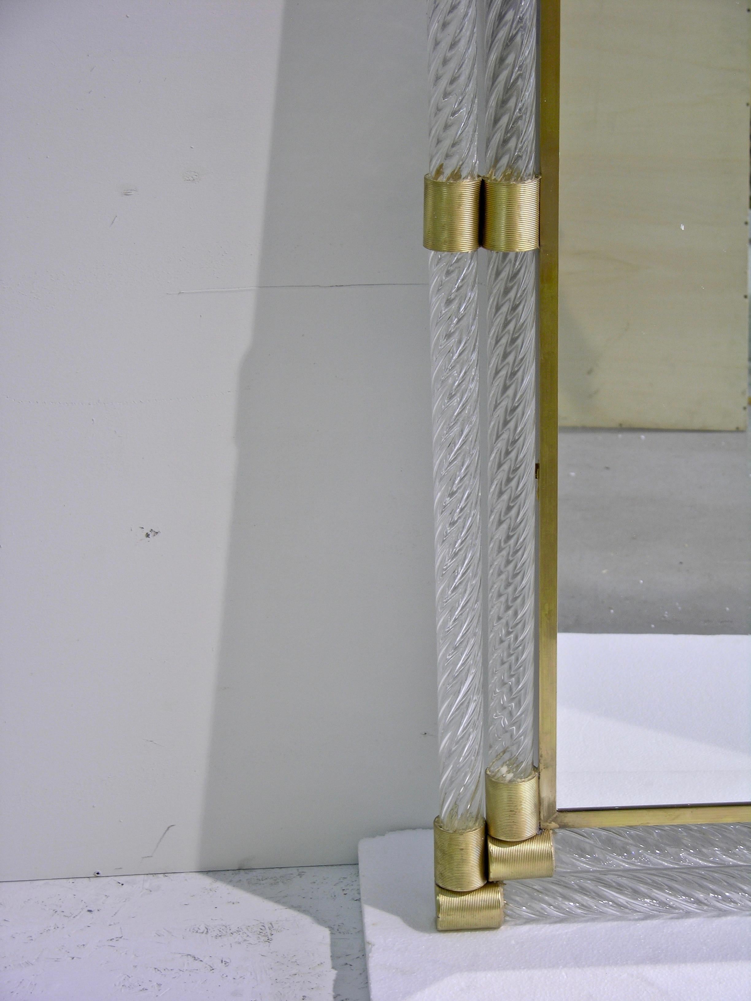 Miroir italien à double cadre en cristal de Murano torsadé avec accents en laiton doré en vente 1
