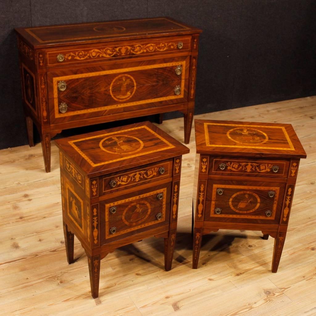 Italian chest of drawers in Louis XVI style, 20th century furniture inlaid in walnut, mahogany, maple and rosewood woods. Dresser with three drawers of excellent capacity and service. It presents some signs of wear, overall in good state of