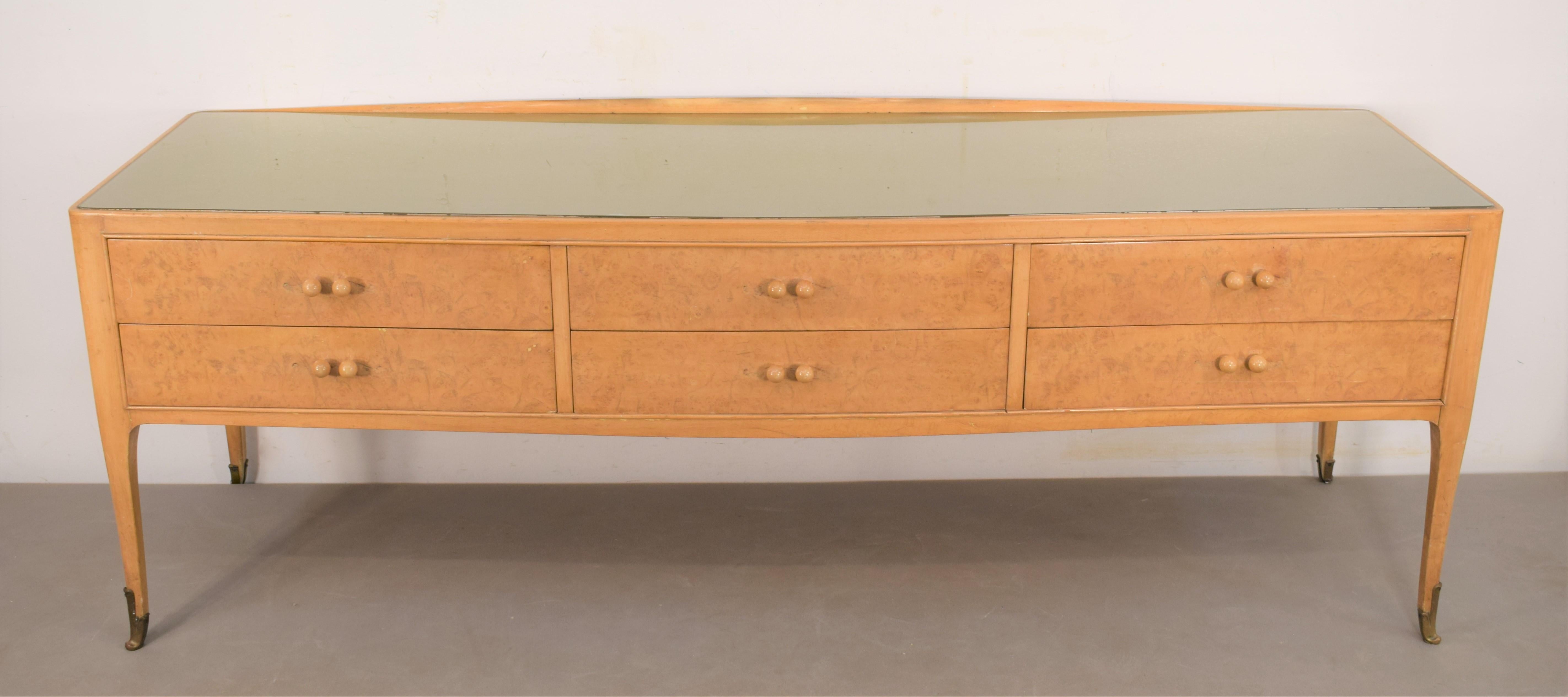 Italian dresser, in the style of Paolo Buffa, 1950s
Wood, coloured glass top, and brass feet details.
Measurements:
H: 64 cm ; D: 180 cm ; W: 53 cm.
   