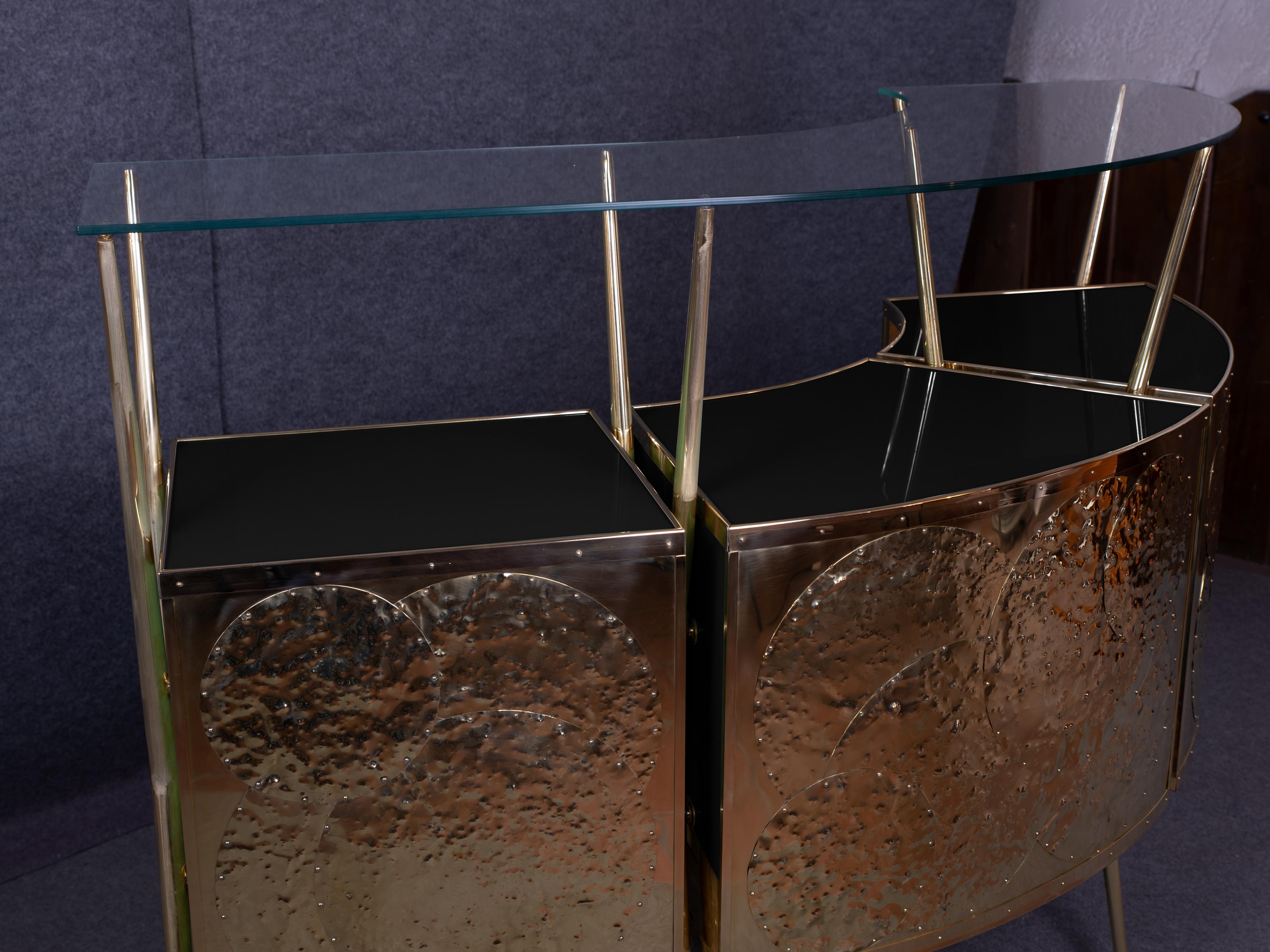 Italian Dry Bar in Black Murano Glass & Brass Inspired by Gio Ponti, 1950s style In New Condition For Sale In Guazzora, IT