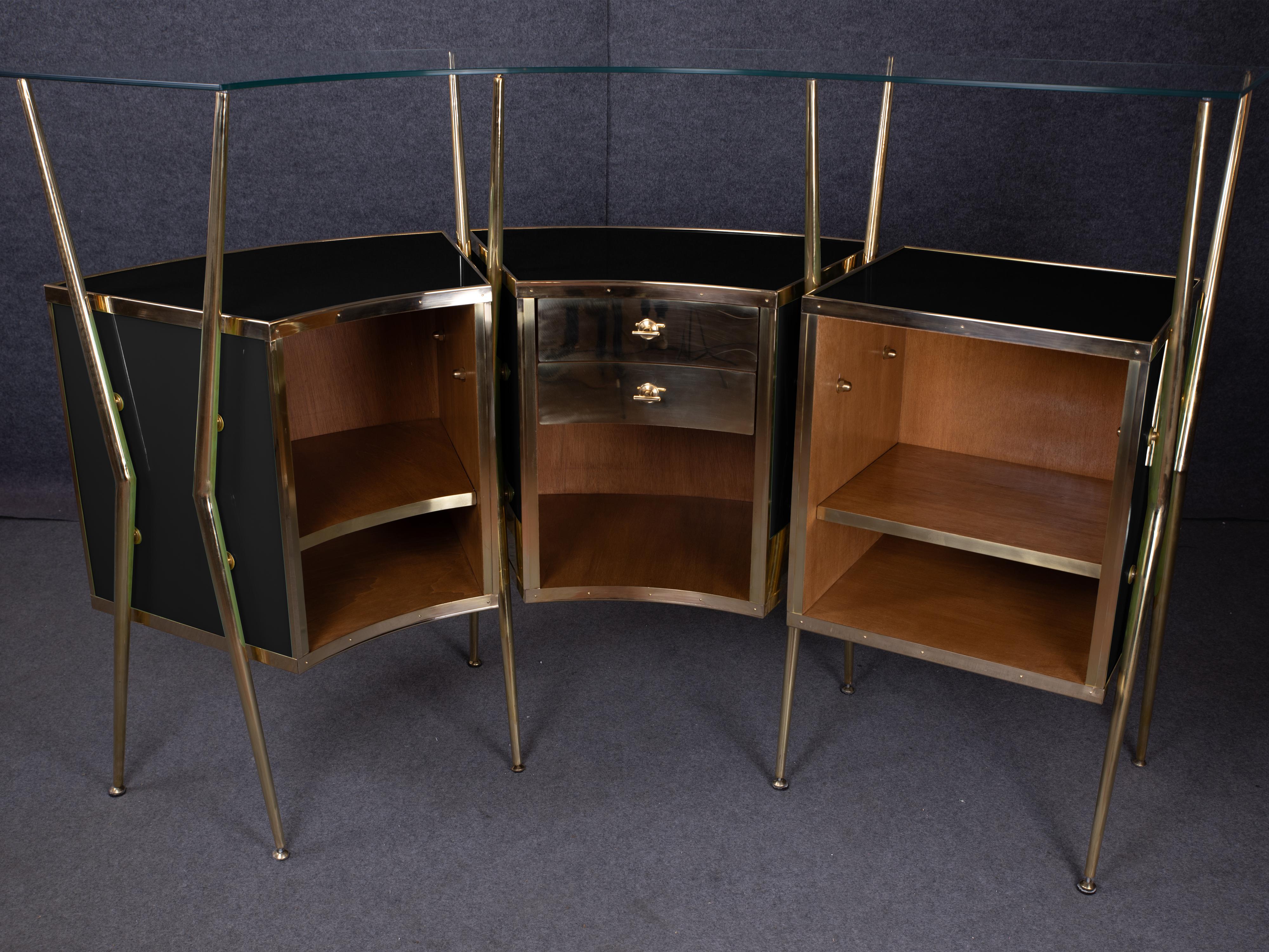 Contemporary Italian Dry Bar in Black Murano Glass & Brass Inspired by Gio Ponti, 1950s style For Sale