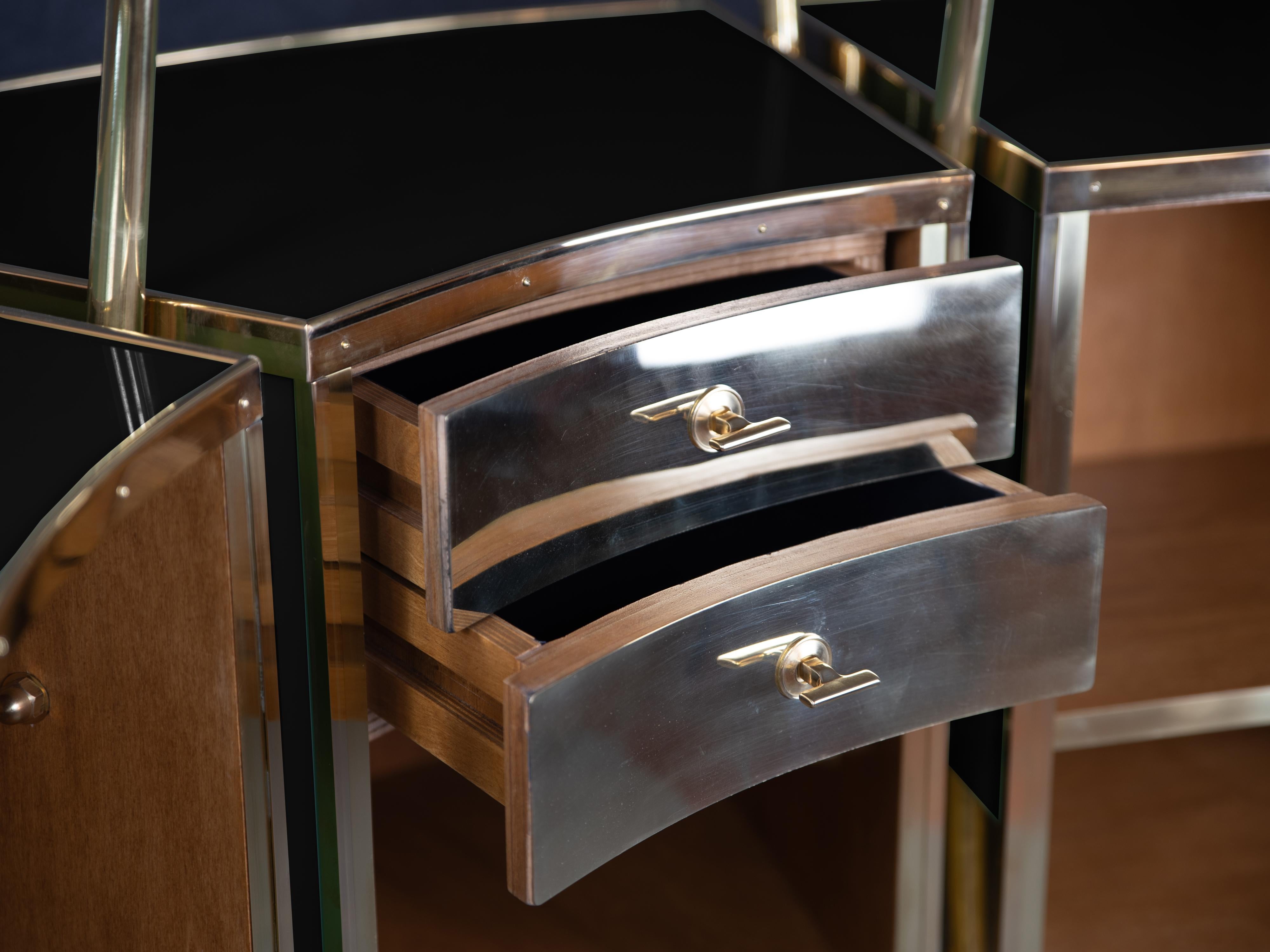 Italian Dry Bar in Black Murano Glass & Brass Inspired by Gio Ponti, 1950s style For Sale 1
