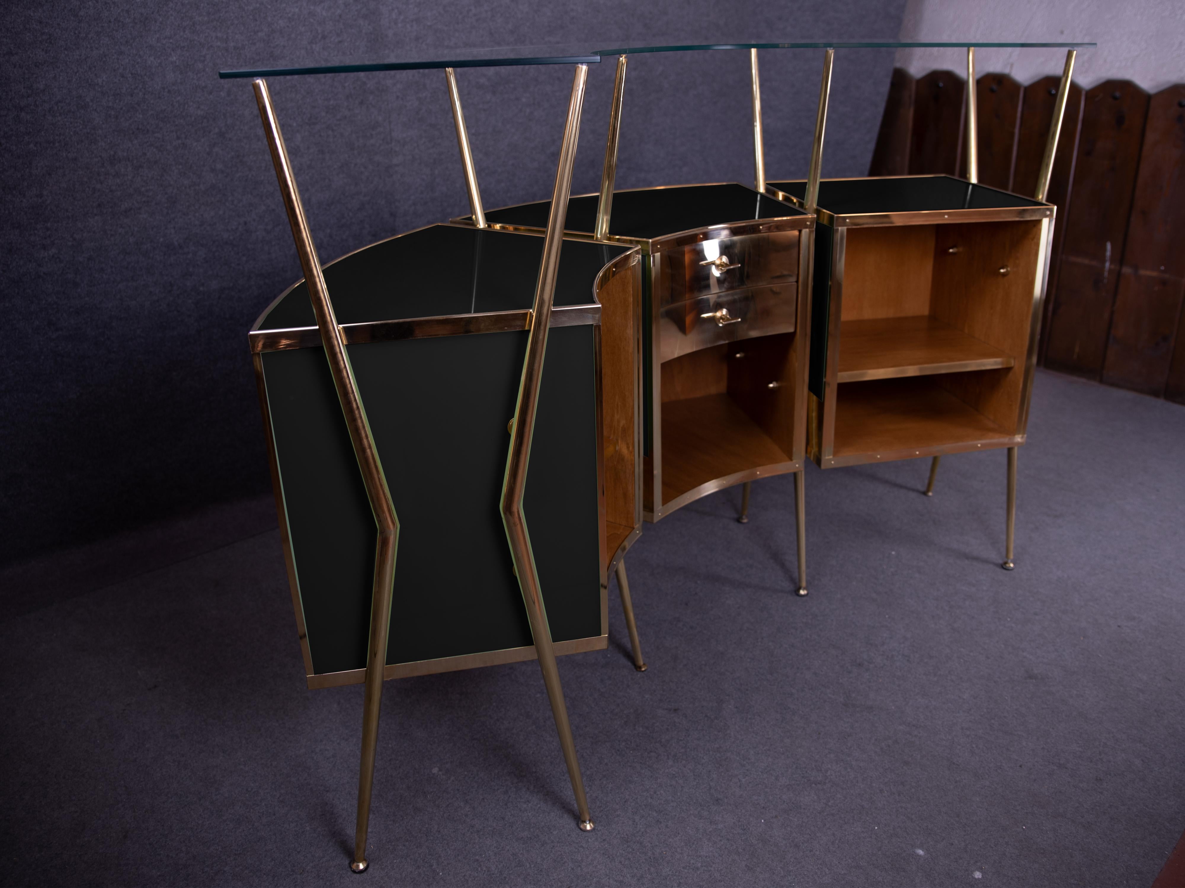 Italian Dry Bar in Black Murano Glass & Brass Inspired by Gio Ponti, 1950s style For Sale 2