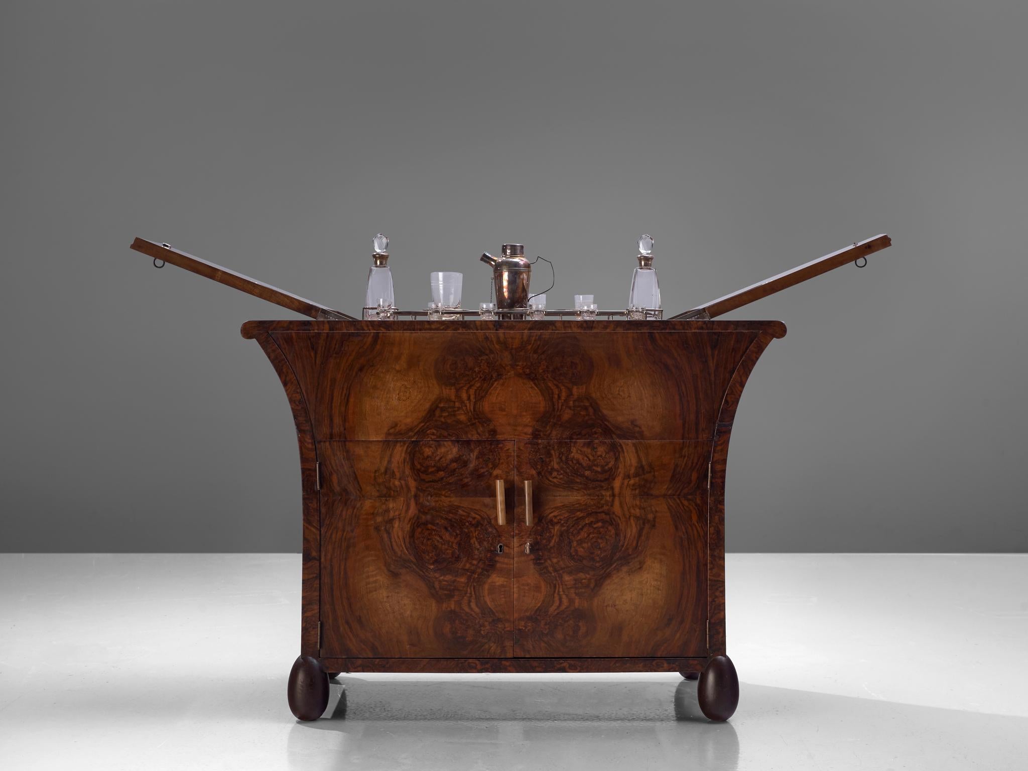Enrico Premoli, dry bar, burl wood and metal, Italy, 1950s

Luxurious bar cabinet designed by the Napoleon Enrico Premoli. The design is very sophisticated, with a fold out top. By opening the two doors, a platter reveals itself where you can