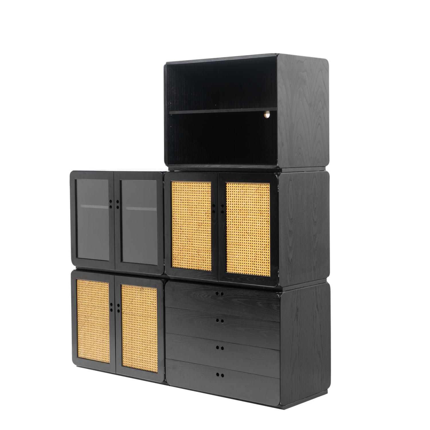 The Samara storage unit was designed by Dutch-born Derk Jan de Vries, who relocated to Italy in the 1960s. There, he collaborated with the small Milanese manufacturer Maisa di Seveso, a company active in the latter half of the 20th century. 

Unlike
