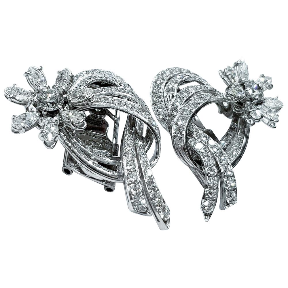 A masterpiece of italian handmandcraft this earrings were made by expert italian goldsmiths with an important attention to detail and luxury. The earrings were made in platinum and they weigh 27.70 grams they have very pure VS clarity H color