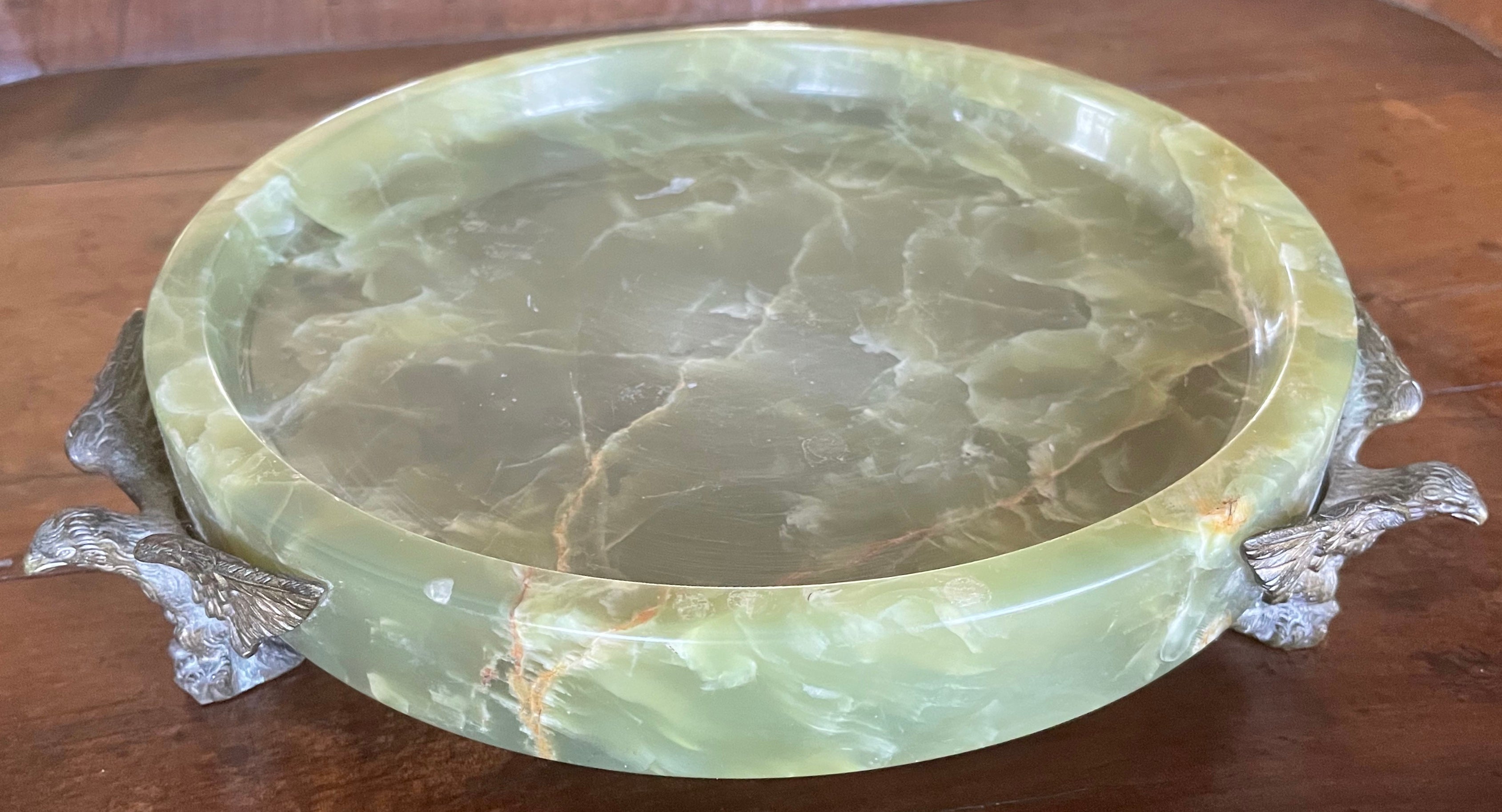 Italian eagle green onyx vide poche. Large circular carved green onyx dish/low rim bowl on three gilt metal Italian eagle supports. Fascists period centerpiece. Italy, circa 1920s 
Dimensions: 10.5