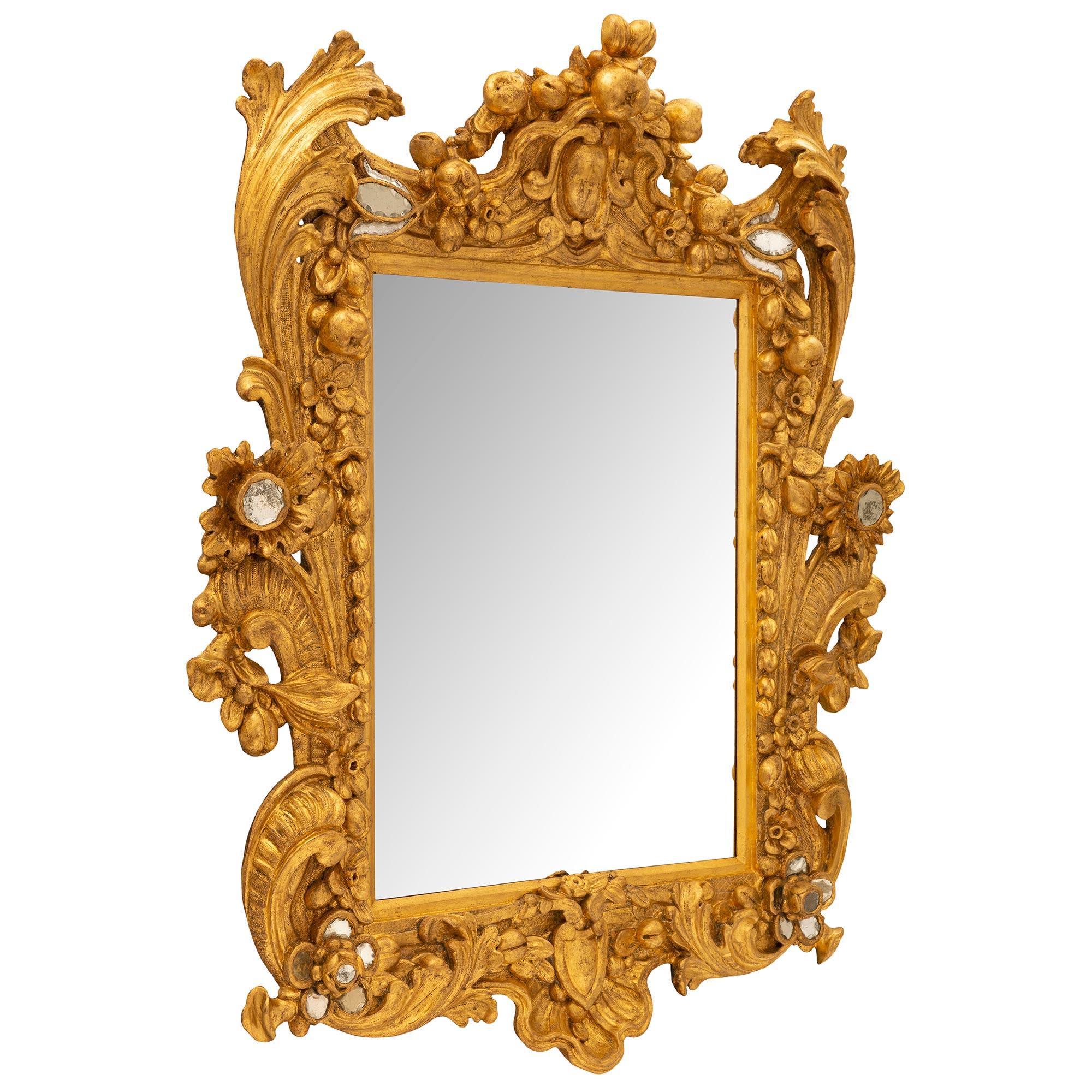 Italian Early 18th Century Baroque Period Giltwood and Cut Glass Mirror In Good Condition For Sale In West Palm Beach, FL