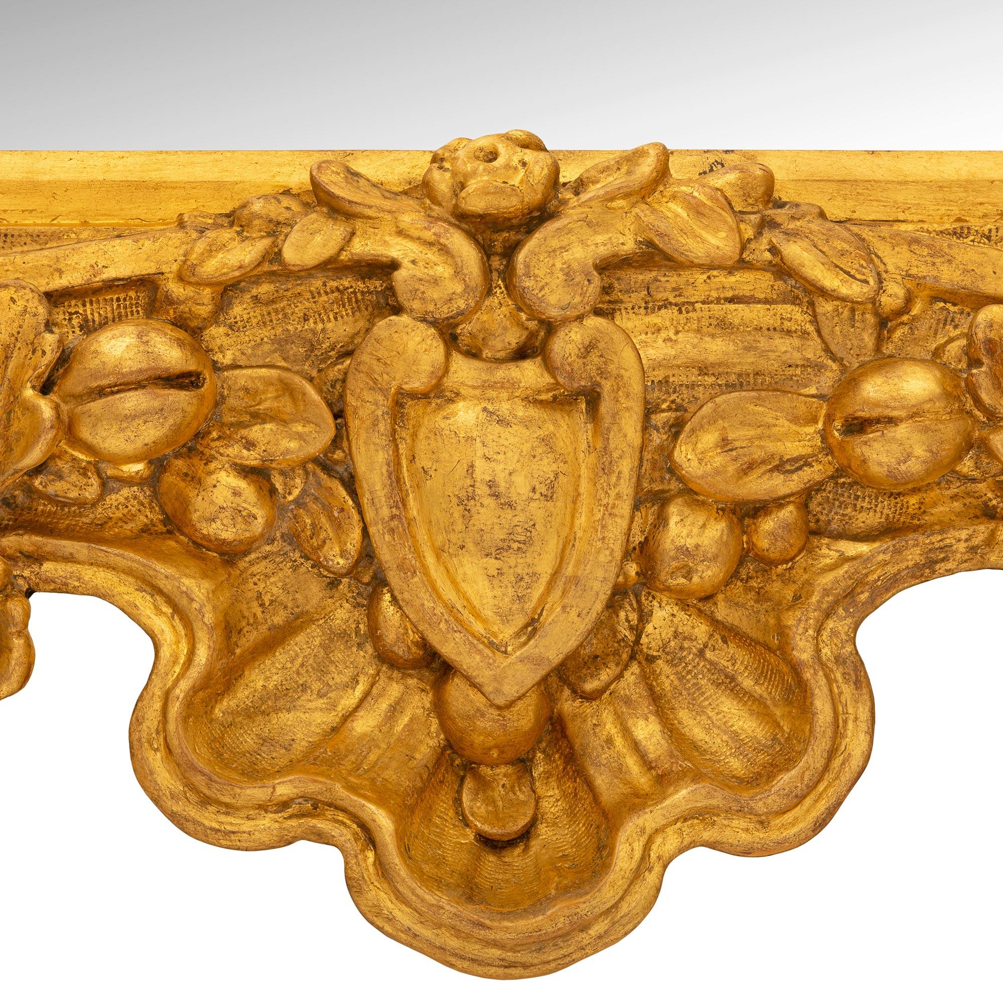 Italienischer Barockspiegel aus Gildenholz und geschliffenem Glas aus dem frühen 18. im Angebot 5