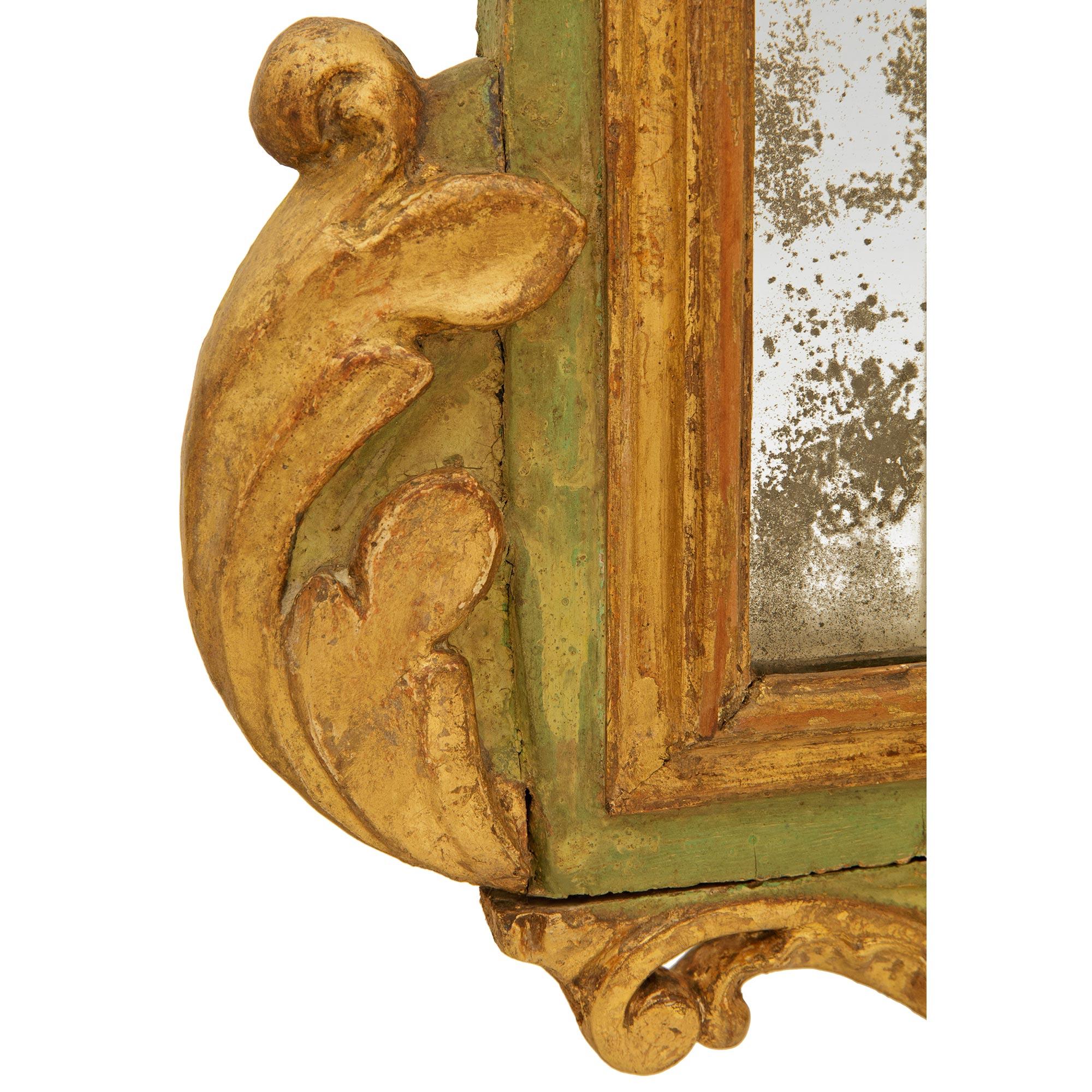 Italian early 18th century Baroque Period patinated Wood and Giltwood mirror For Sale 2