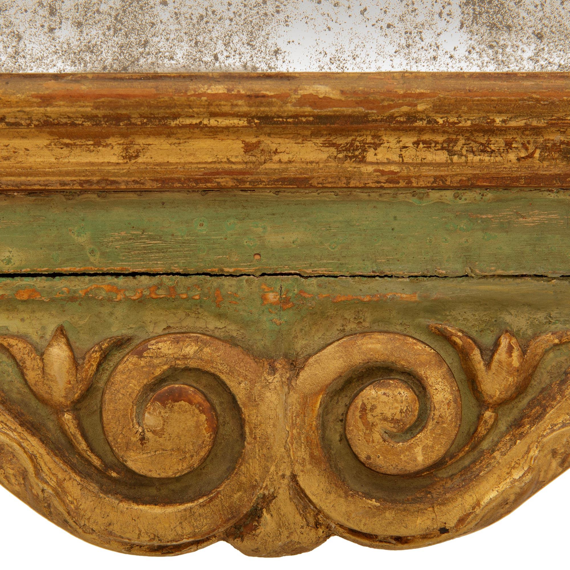 Italian early 18th century Baroque Period patinated Wood and Giltwood mirror For Sale 3