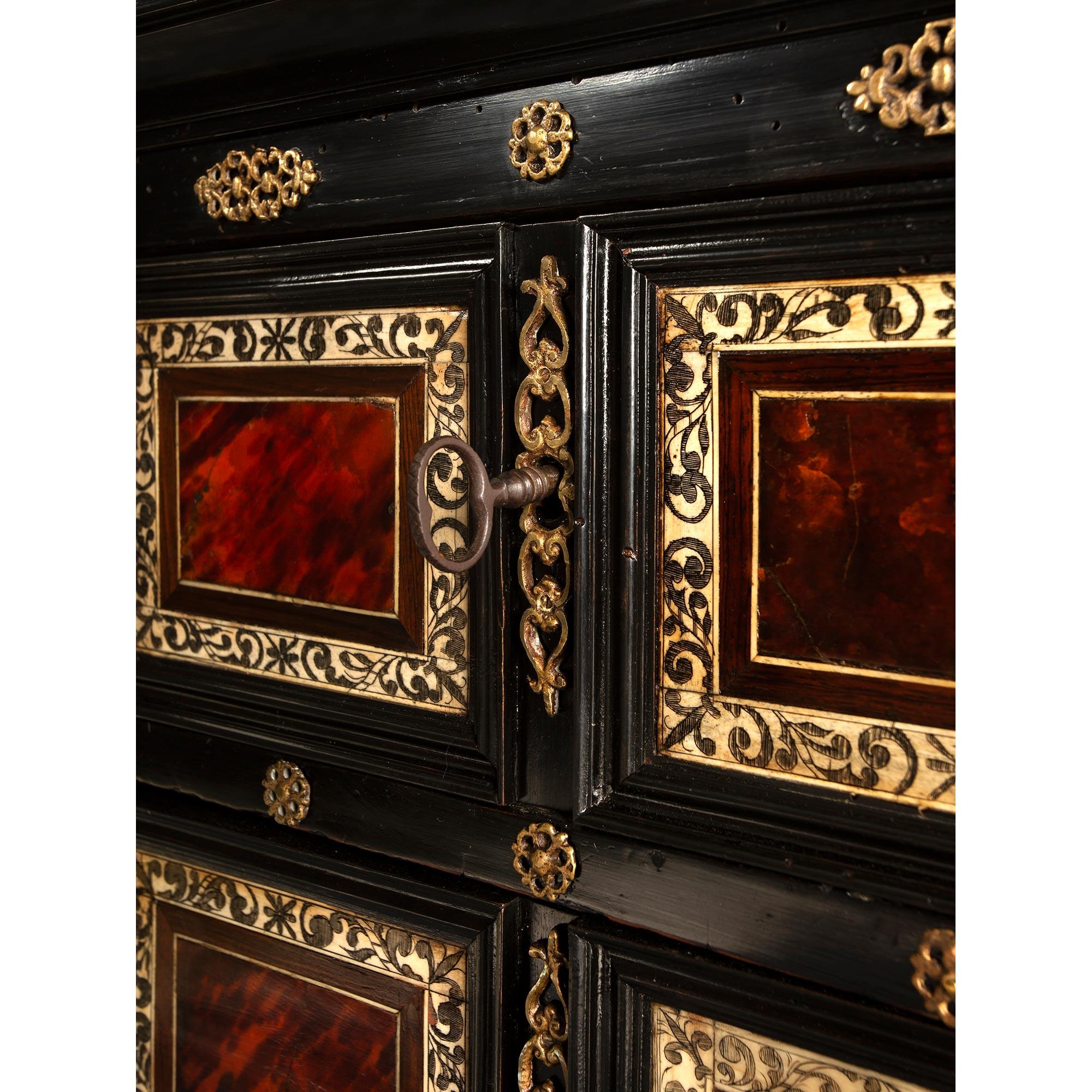 Italian Early 18th Century Baroque Period Ten-Drawer, One Door Specimen Cabinet For Sale 4