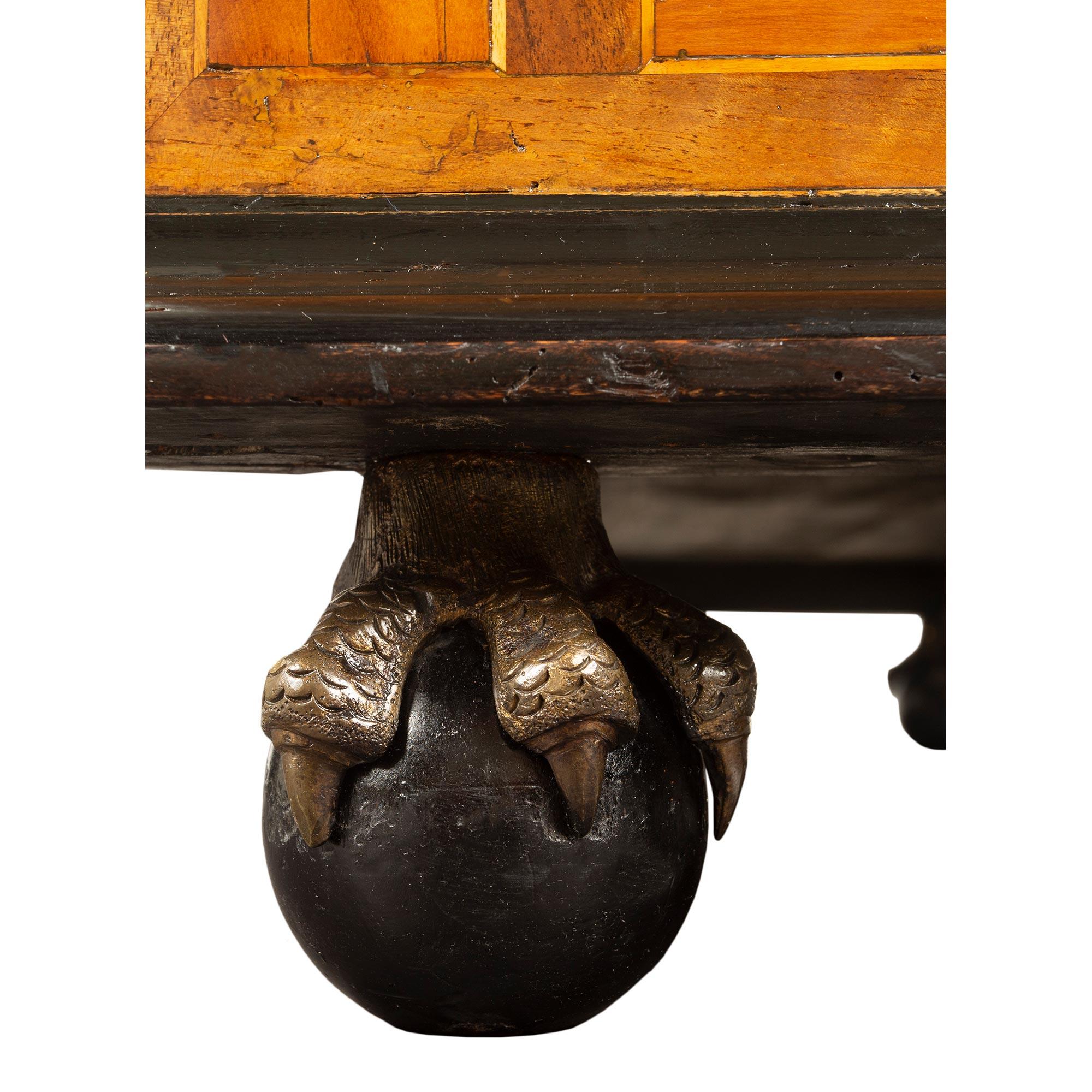 Meuble de rangement baroque italien du début du 18e siècle à dix tiroirs et une porte en vente 8