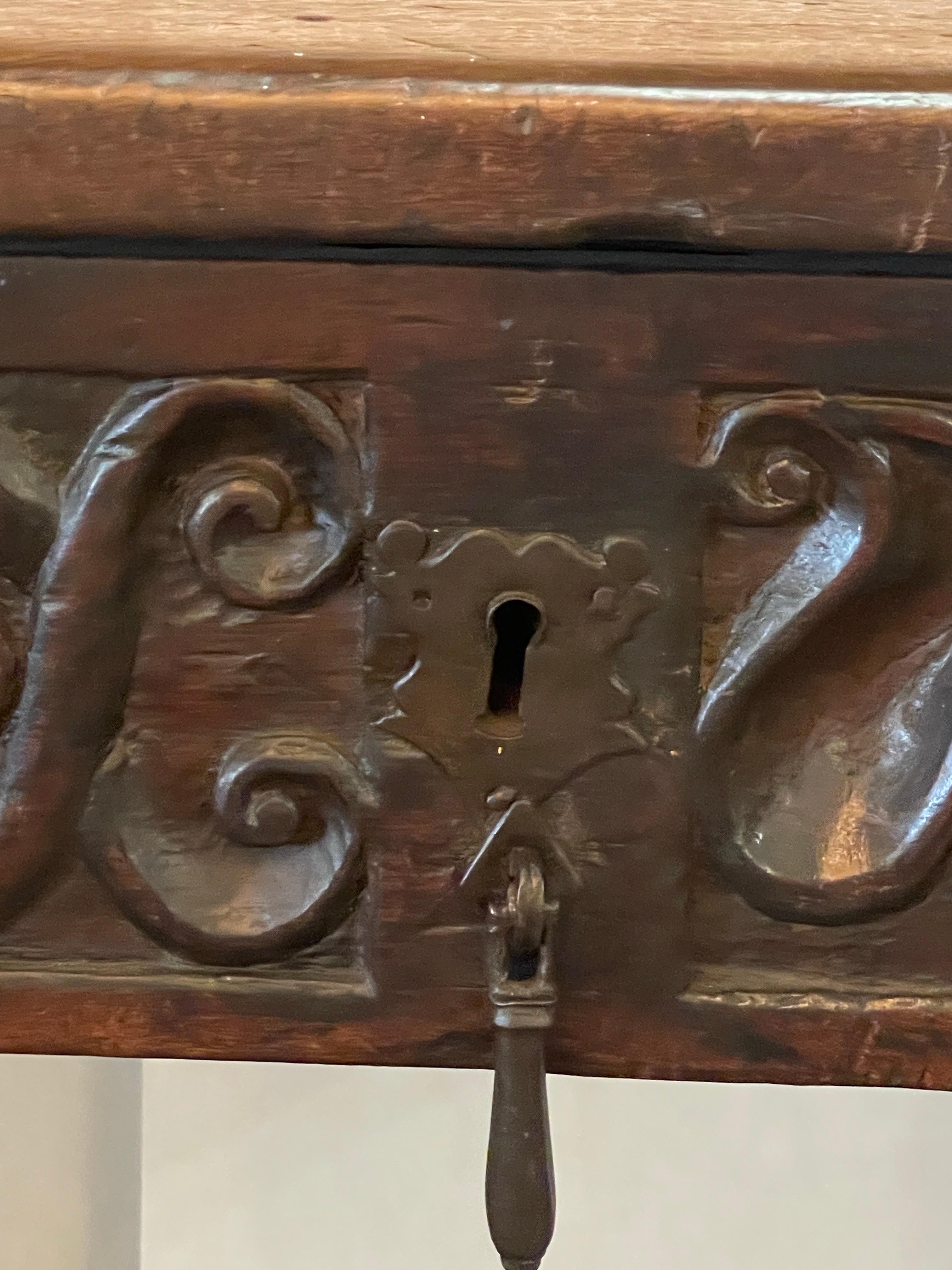 Italian Early 18th Century Carved Walnut Two Drawer Console Table For Sale 7