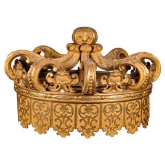 Italian Early 18th Century Louis XIV Giltwood Crown-Shaped Bed Canape