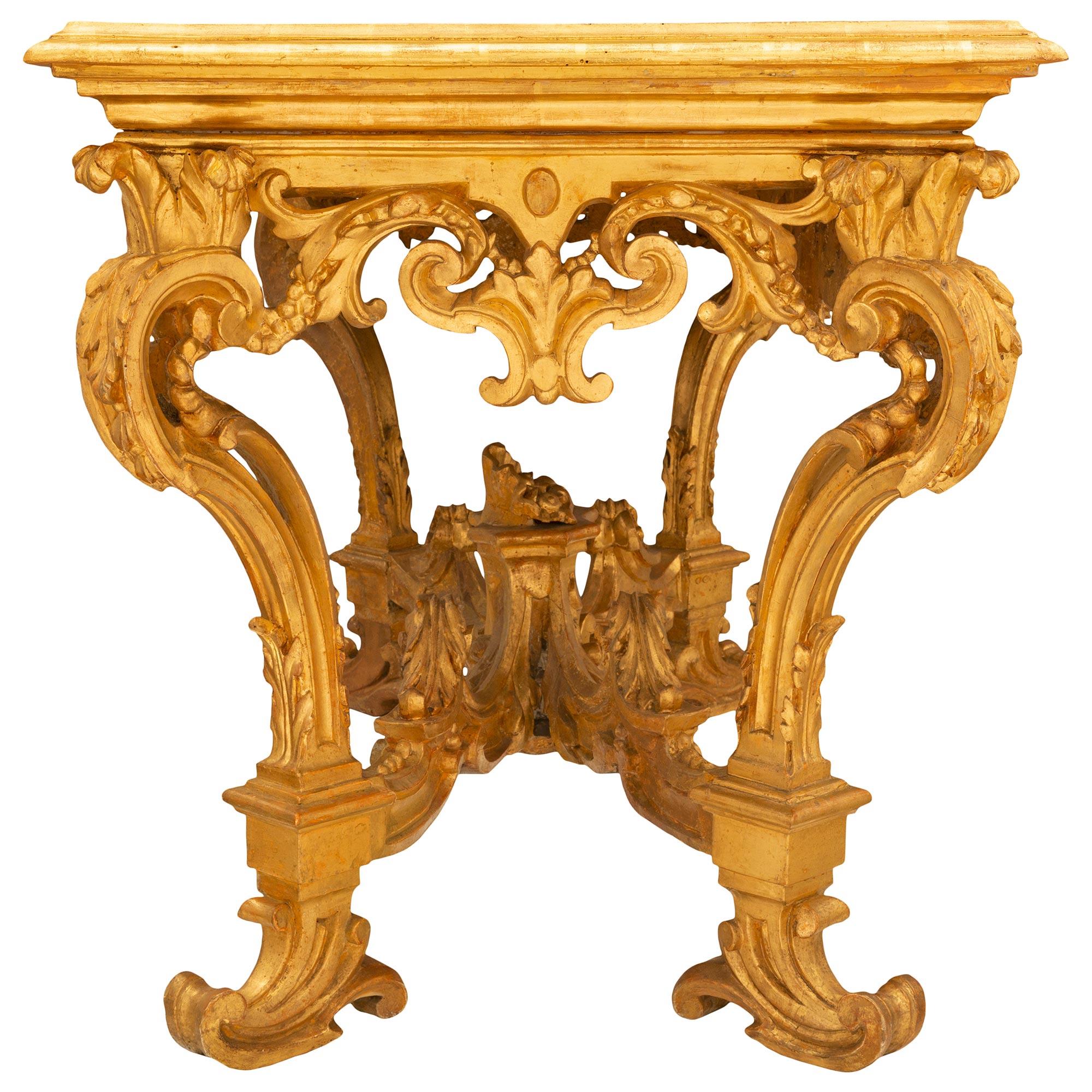 Italienische Konsole aus vergoldetem Holz und Marmor aus der Louis XIV.-Periode des frühen 18. Jahrhunderts (18. Jahrhundert und früher) im Angebot