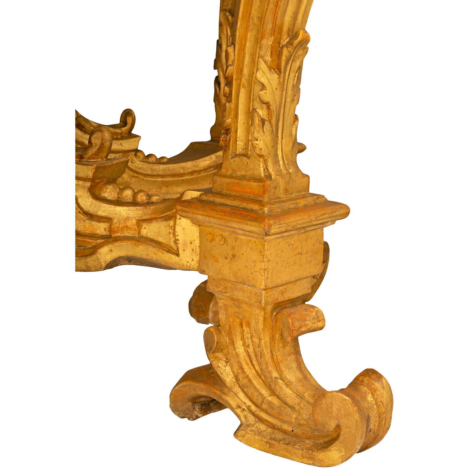 Italienische Konsole aus vergoldetem Holz und Marmor aus der Louis XIV.-Periode des frühen 18. Jahrhunderts im Angebot 5