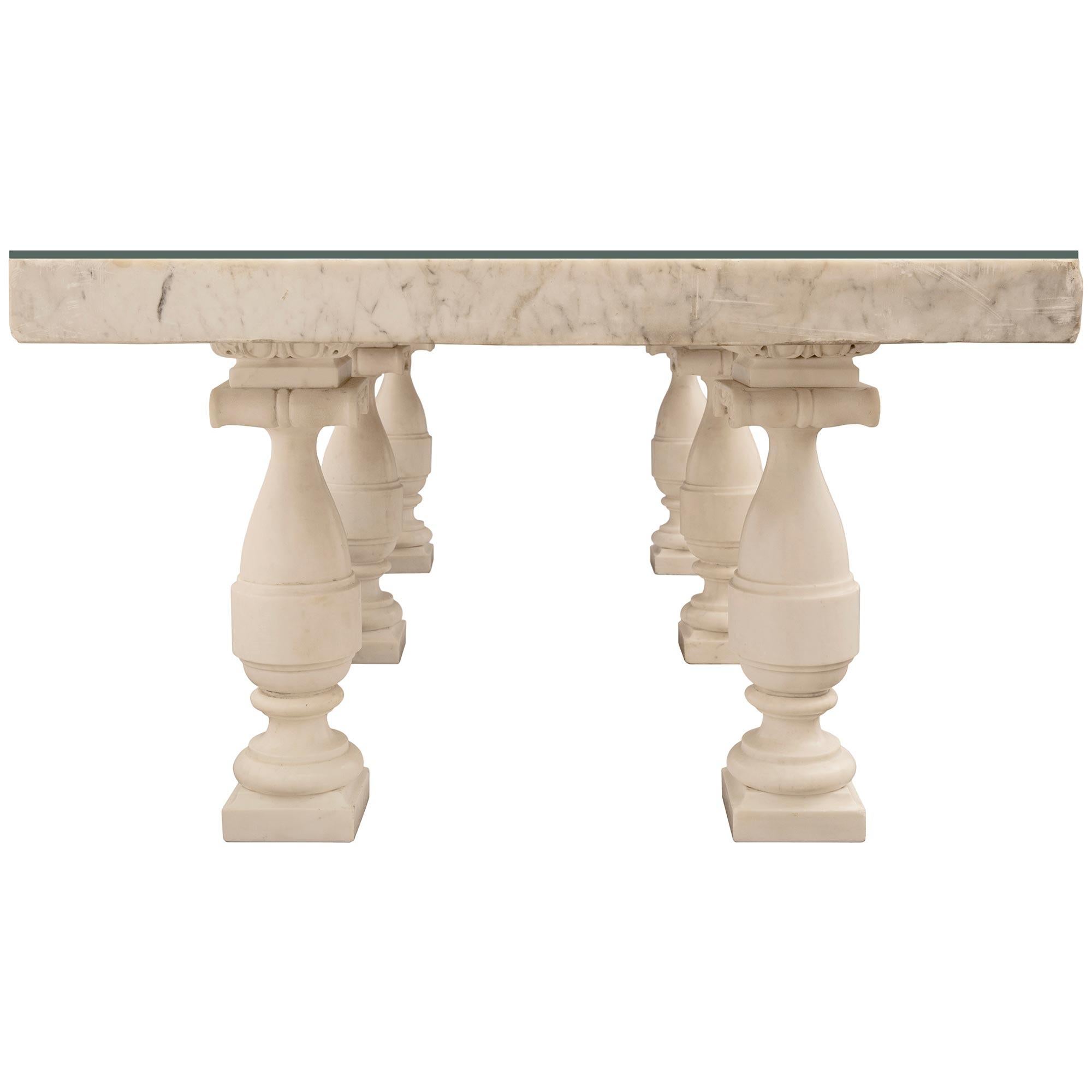 Italian Early 18th Century Louis XIV Period Marble Plateau Coffee Table In Good Condition For Sale In West Palm Beach, FL