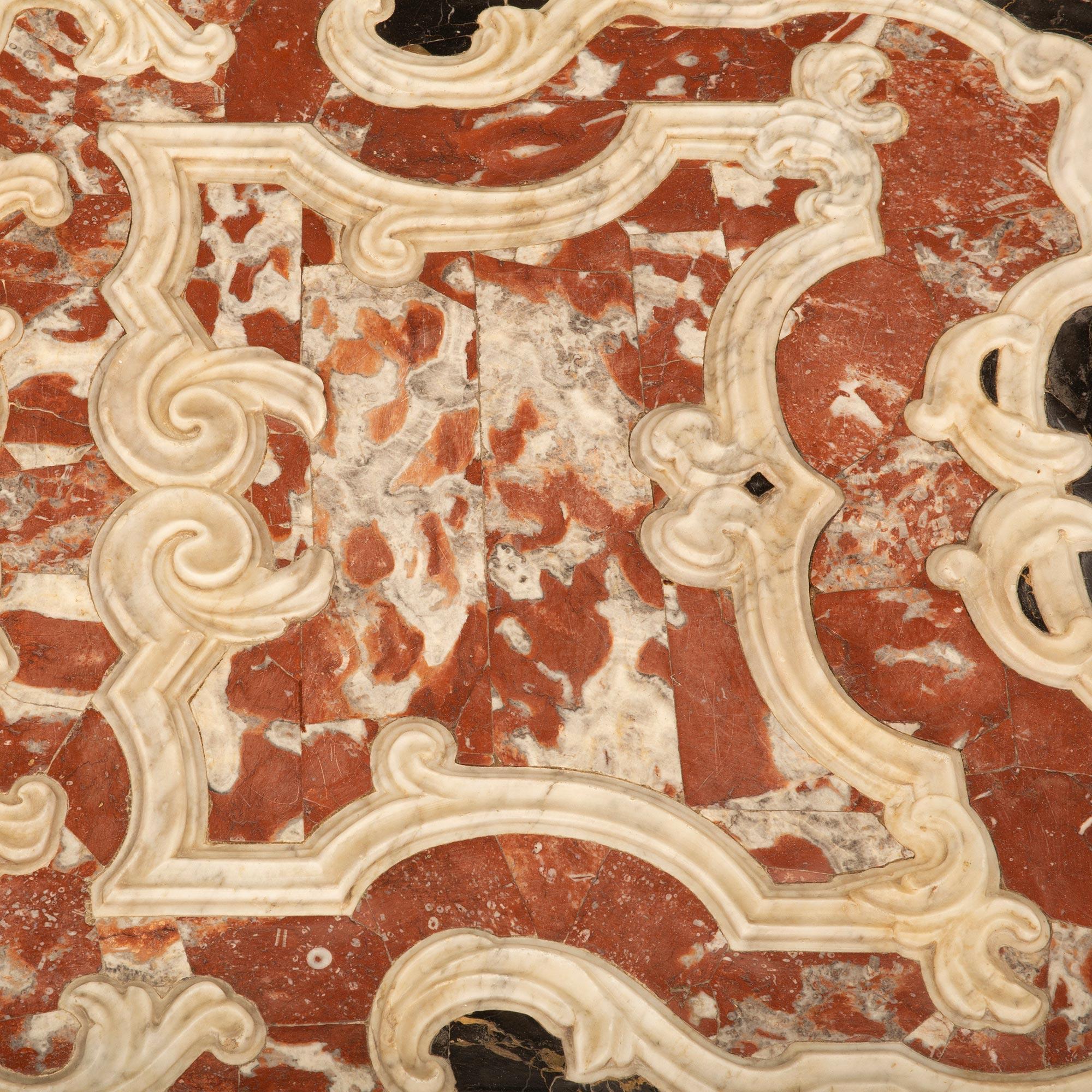 Italienischer Marmortisch aus der Louis XIV.-Periode des frühen 18. Jahrhunderts im Angebot 4