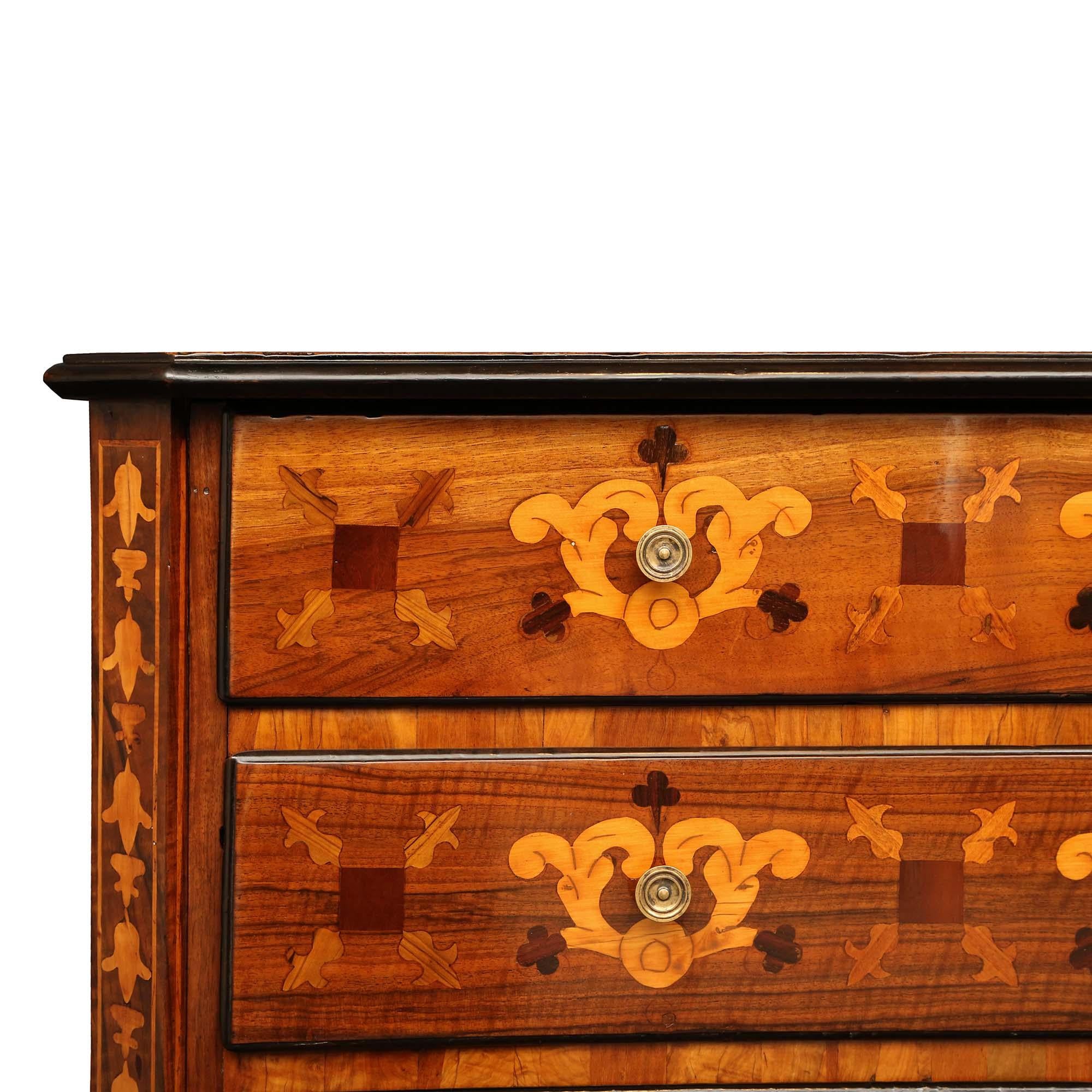 Italian Early 18th Century Louis XIV Period Walnut, 2-Door and 2-Drawer Commode For Sale 2