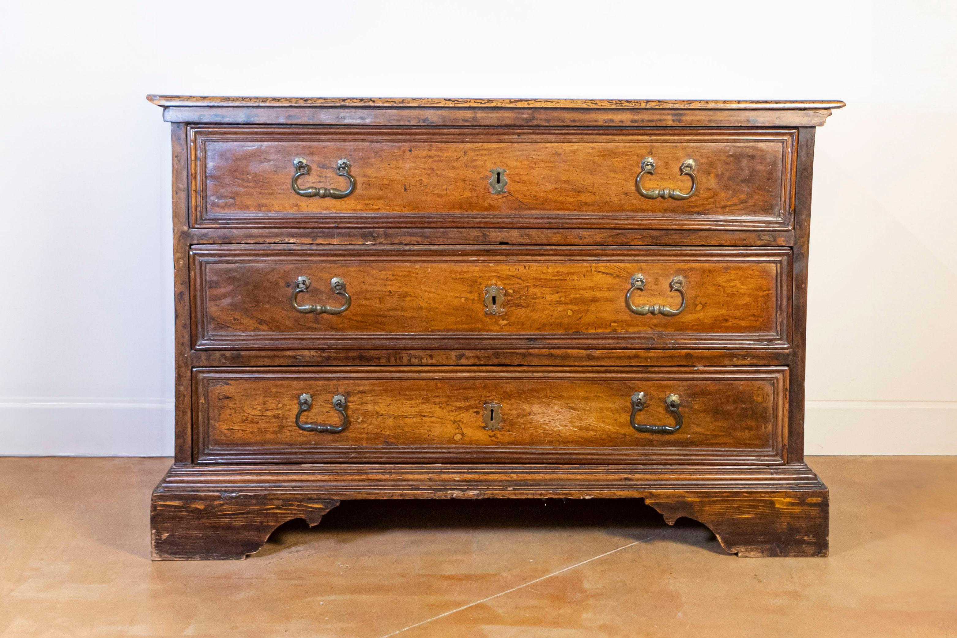 Italian Early 18th Century Walnut Commode For Sale at 1stDibs