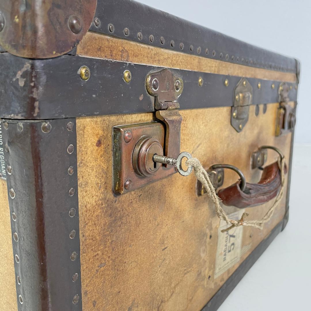 Italian early 1900s brown leather cardboard travel trunk with key, early 1900s For Sale 6
