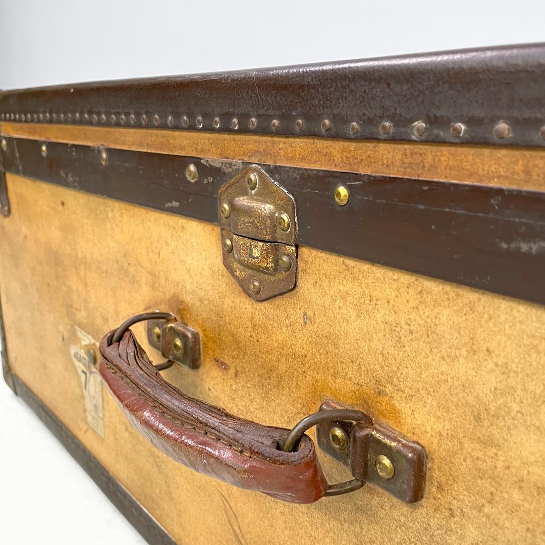 Italian early 1900s brown leather cardboard travel trunk with key, early 1900s For Sale 7