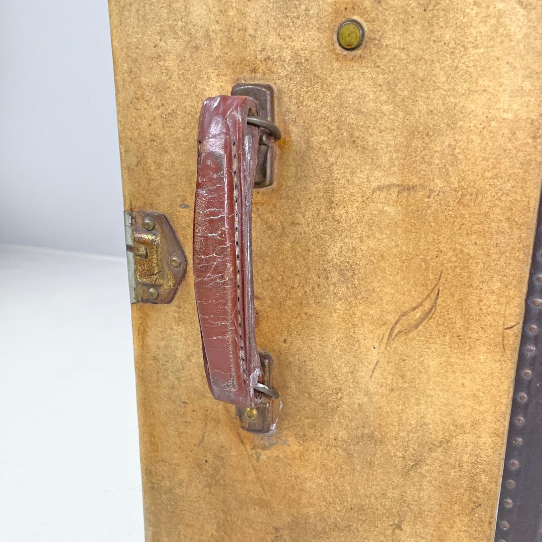 Italian early 1900s brown leather cardboard travel trunk with key, early 1900s For Sale 9
